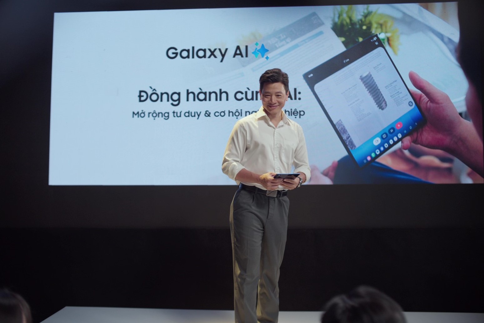 Dẫn đường cho AI bằng lòng tốt và sự hiểu biết của con người- Ảnh 1.