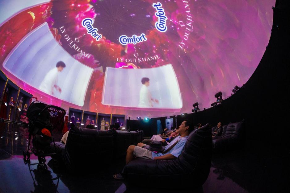 Hoa Hậu Thanh Thủy, Tóc Tiên, Gemini Hùng Huỳnh, Cường Bạch… cùng dàn sao All-Star đổ bộ sự kiện Comfort Odyssey Of Perfume- Ảnh 12.