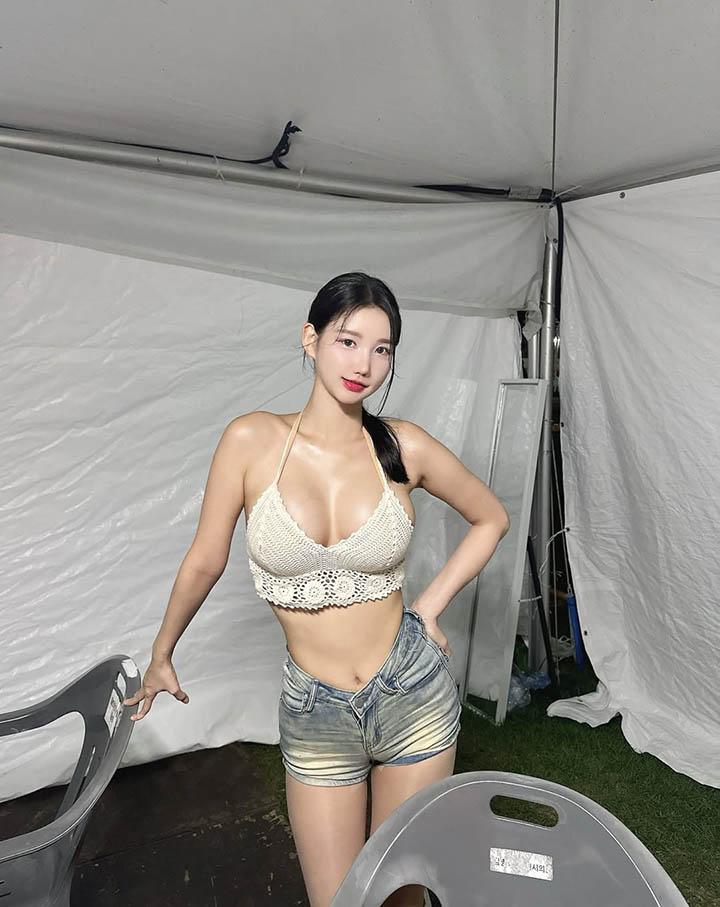 Hot girl xinh đẹp ra giá gần 300 triệu cho một buổi hẹn hò, 3 ngày kiếm hơn 2,5 tỷ?- Ảnh 3.