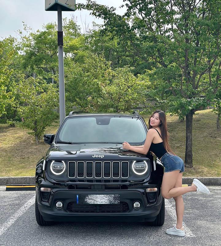 Siêu mẫu Hàn Quốc khoe thu nhập khủng, mỗi năm đổi một siêu xe mới- Ảnh 7.