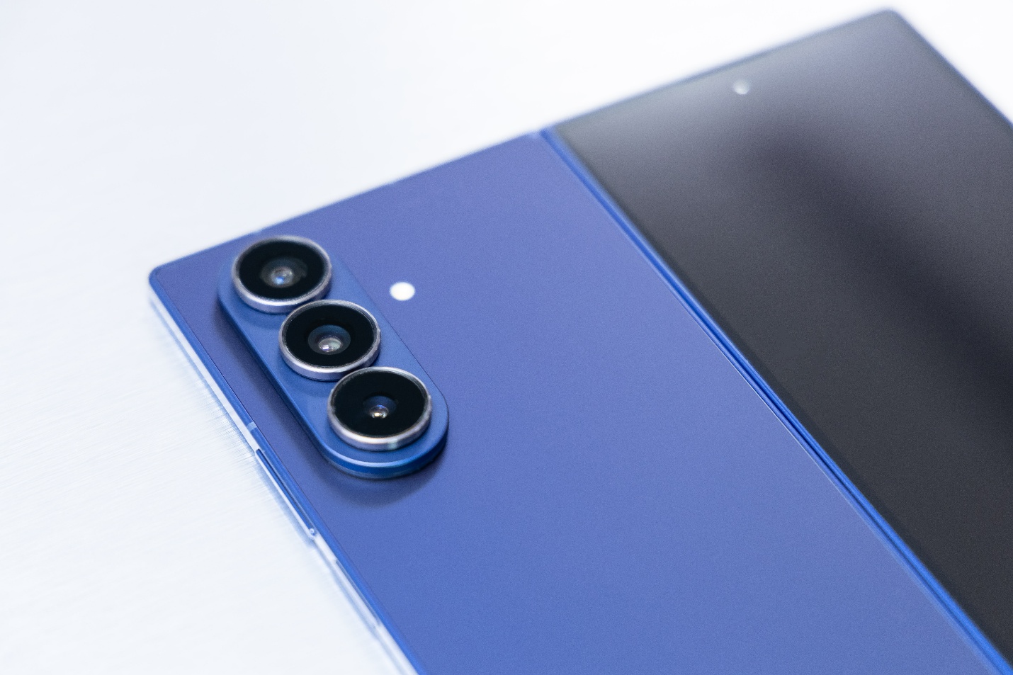 Nửa năm sau ngày ra mắt, Galaxy Z Fold7 vẫn song hành bên bạn để gập mở những khoảnh khắc đáng nhớ- Ảnh 2.