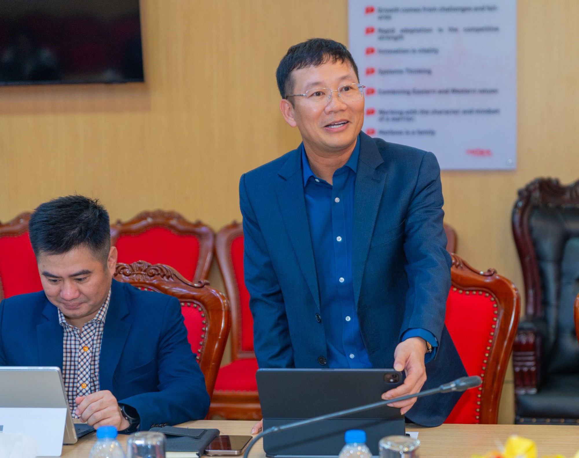 Metfone chuẩn hóa quản trị theo tiêu chuẩn quốc tế để củng cố vị thế tại thị trường Campuchia- Ảnh 2.