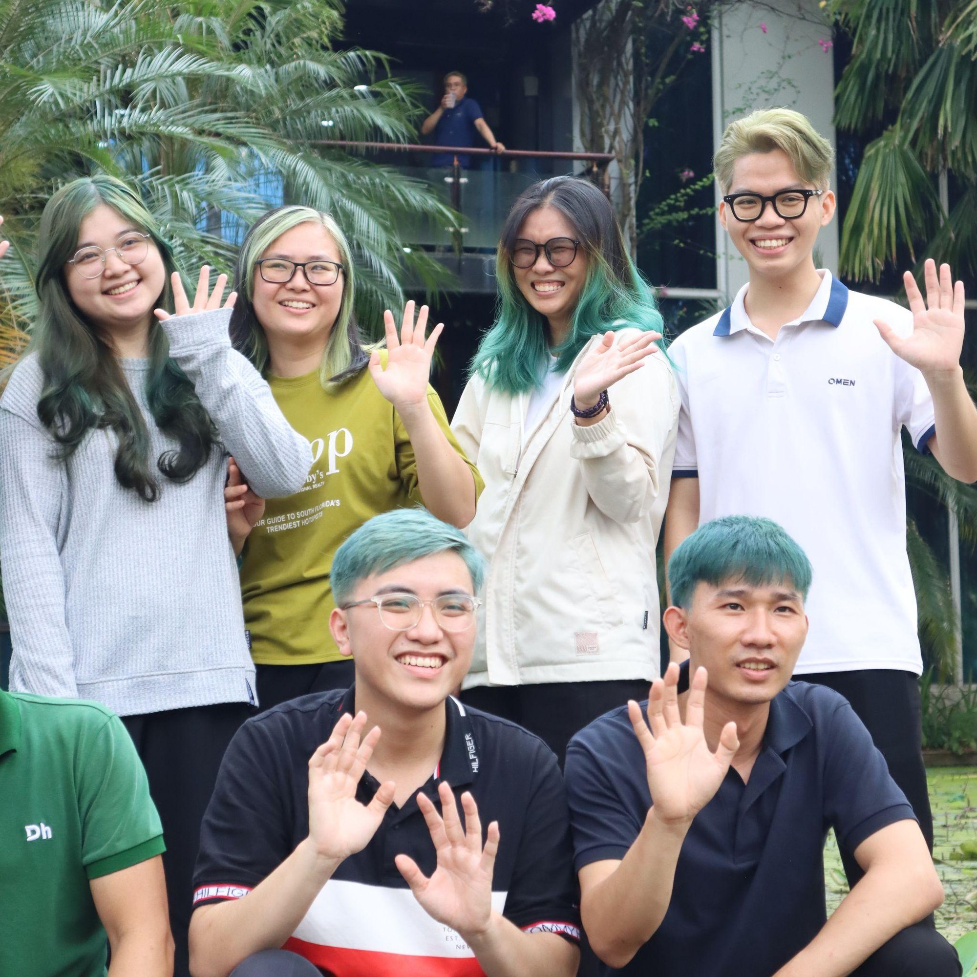 CEO Dh Foods chơi lớn, thưởng 10 triệu cho mỗi nhân viên nhuộm tóc xanh- Ảnh 3.