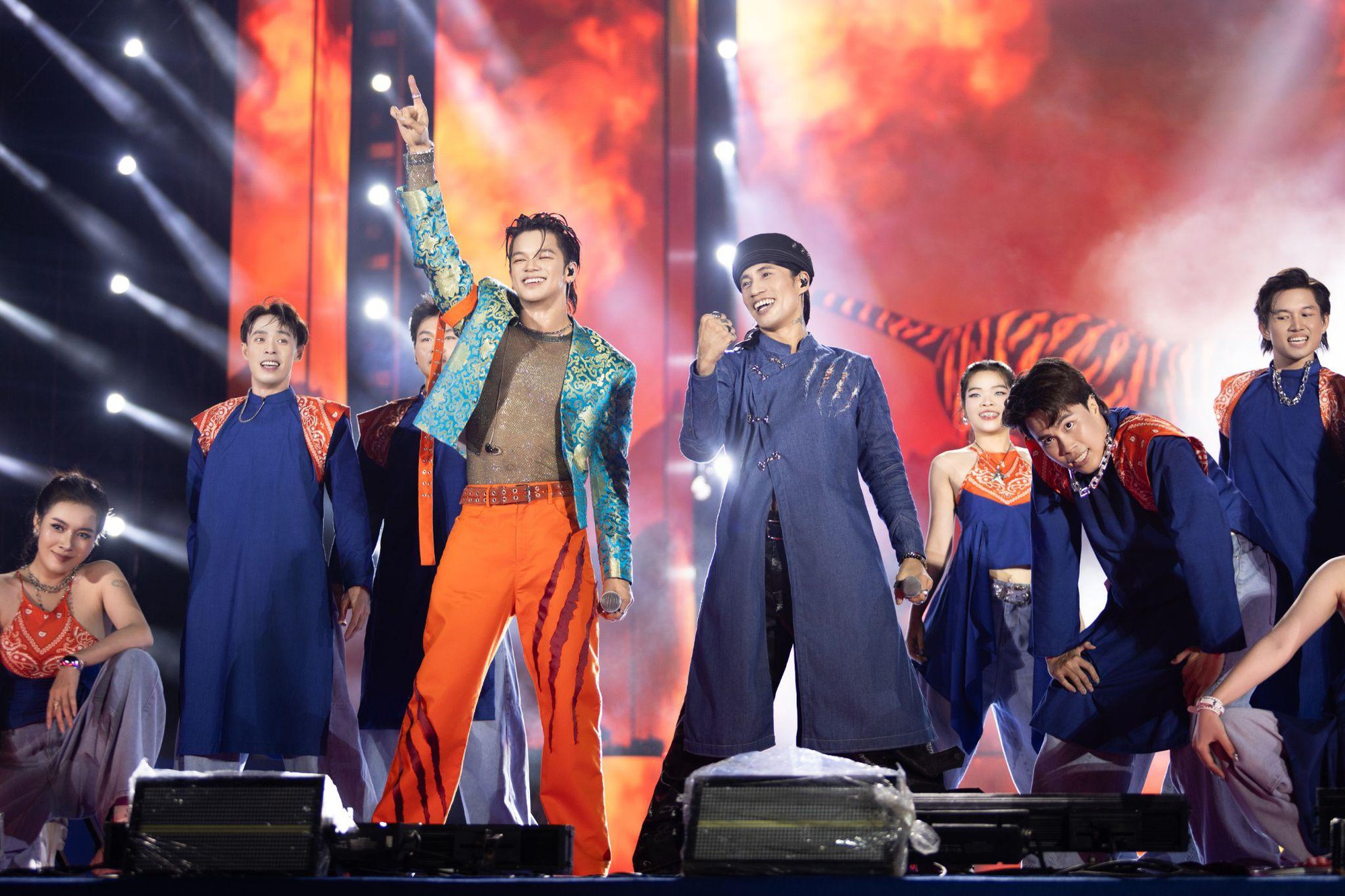 TP.HCM “nóng” dần cùng Tiger Remix 2026 - Với khinh khí cầu săn lộc, check-in liễn Tết kỷ lục- Ảnh 3.