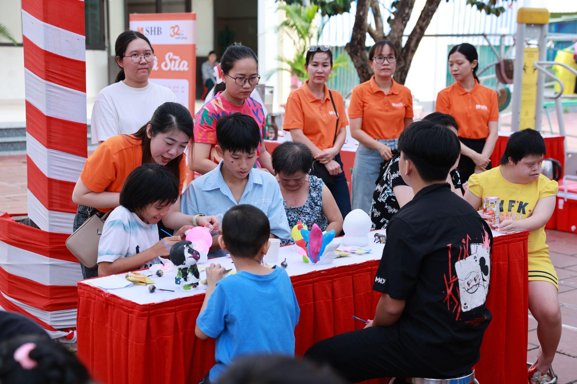 “Khi niềm vui được đặt để đúng chỗ, hạnh phúc tự khắc trở nên tròn đầy”- Ảnh 15.