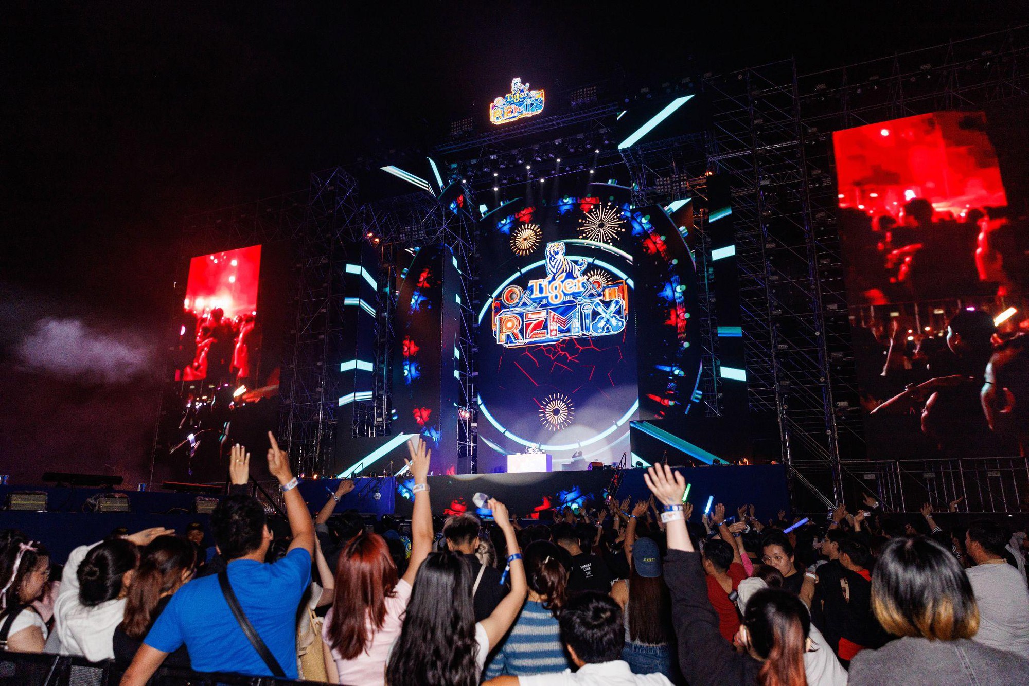 TP.HCM “nóng” dần cùng Tiger Remix 2026 - Với khinh khí cầu săn lộc, check-in liễn Tết kỷ lục- Ảnh 7.