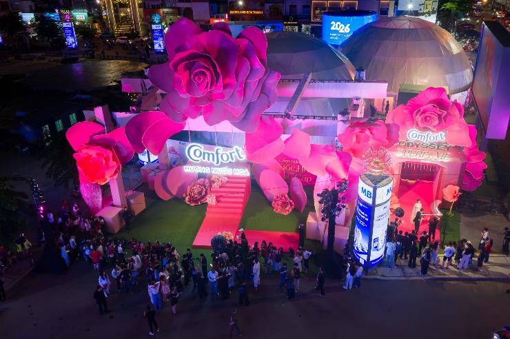 Hoa Hậu Thanh Thủy, Tóc Tiên, Gemini Hùng Huỳnh, Cường Bạch… cùng dàn sao All-Star đổ bộ sự kiện Comfort Odyssey Of Perfume- Ảnh 8.