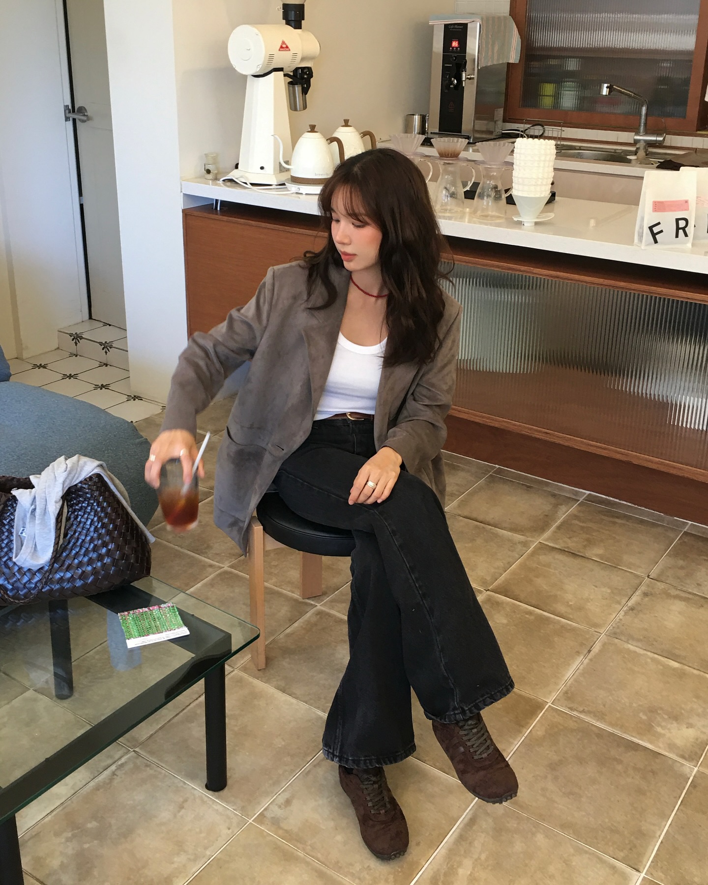 Dọn tủ đồ cuối năm chỉ cần giữ lại đúng 3 đôi giày bệt giúp cả outfit thêm sang trọng- Ảnh 7. Dọn tủ đồ cuối năm chỉ cần giữ lại đúng 3 đôi giày bệt giúp cả outfit thêm sang trọng- Ảnh 7.