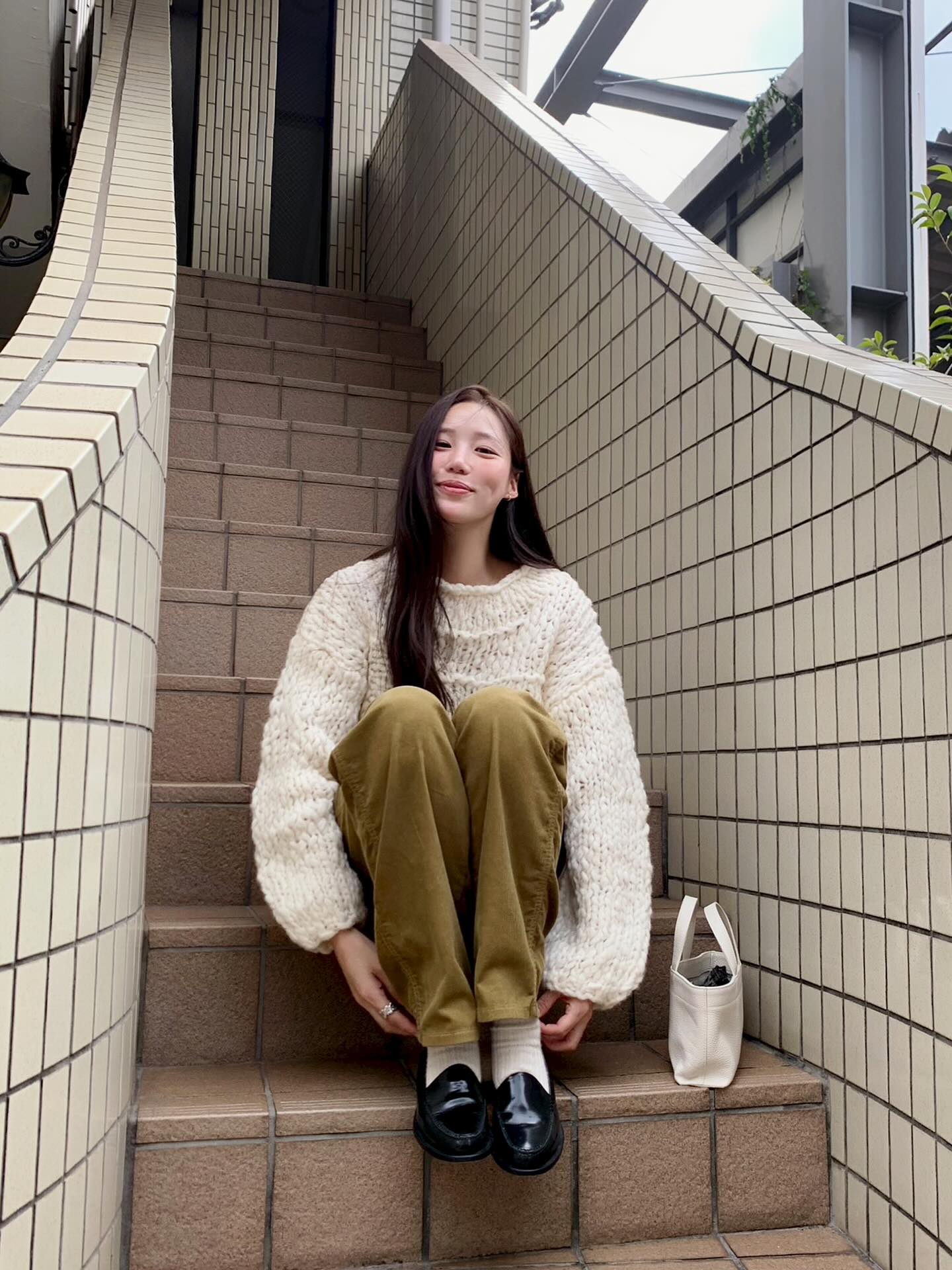 Dọn tủ đồ cuối năm chỉ cần giữ lại đúng 3 đôi giày bệt giúp cả outfit thêm sang trọng- Ảnh 1. Dọn tủ đồ cuối năm chỉ cần giữ lại đúng 3 đôi giày bệt giúp cả outfit thêm sang trọng- Ảnh 1.