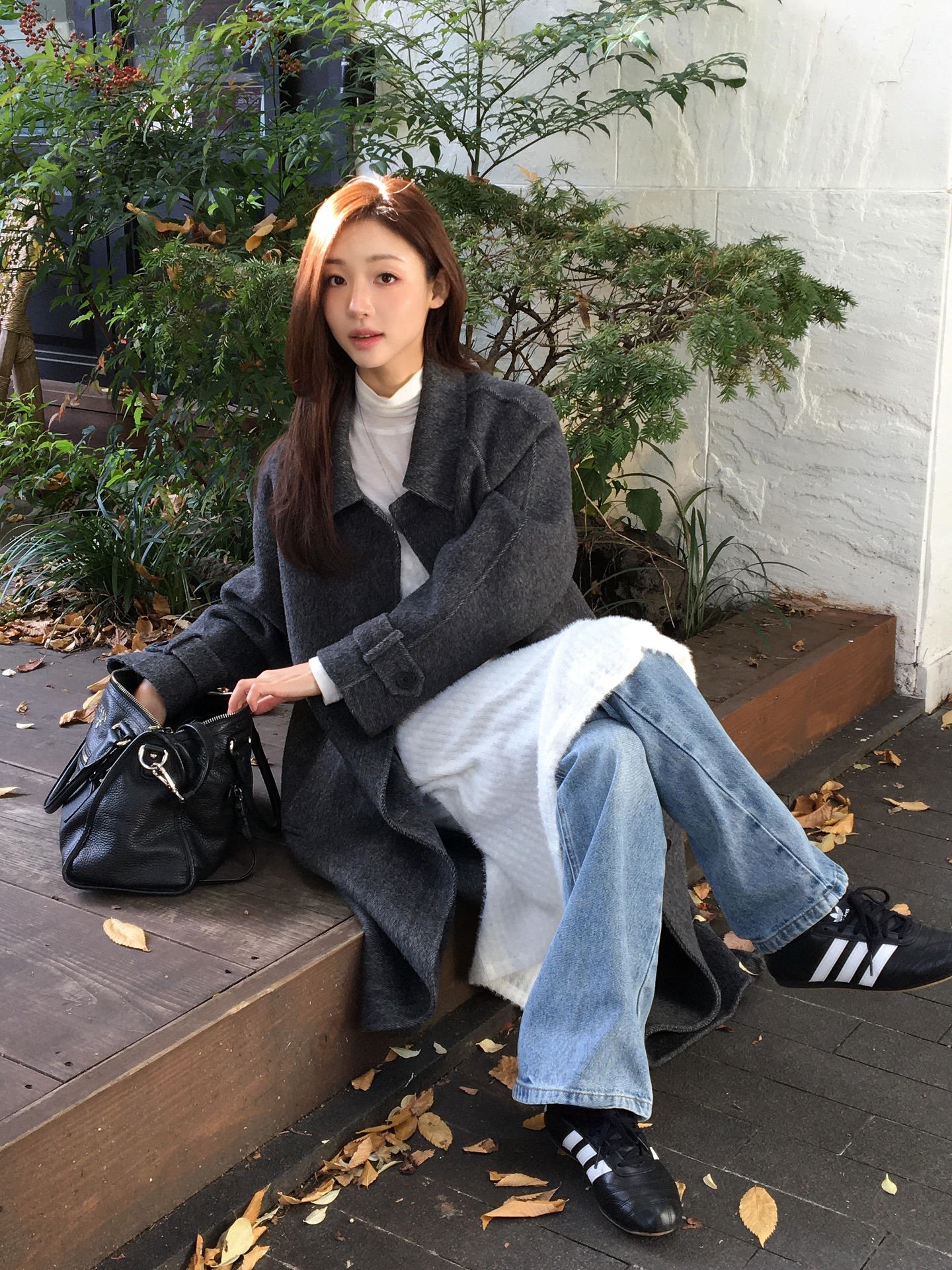 Dọn tủ đồ cuối năm chỉ cần giữ lại đúng 3 đôi giày bệt giúp cả outfit thêm sang trọng- Ảnh 8. Dọn tủ đồ cuối năm chỉ cần giữ lại đúng 3 đôi giày bệt giúp cả outfit thêm sang trọng- Ảnh 8.