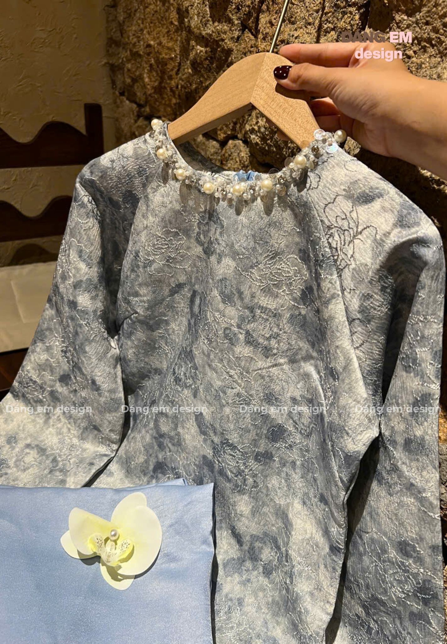 Đã tìm ra mẫu áo dài "chảnh" nhất Tết này: Mặc lên nhìn như tiểu thư tài phiệt- Ảnh 2. Đã tìm ra mẫu áo dài "chảnh" nhất Tết này: Mặc lên nhìn như tiểu thư tài phiệt- Ảnh 2.