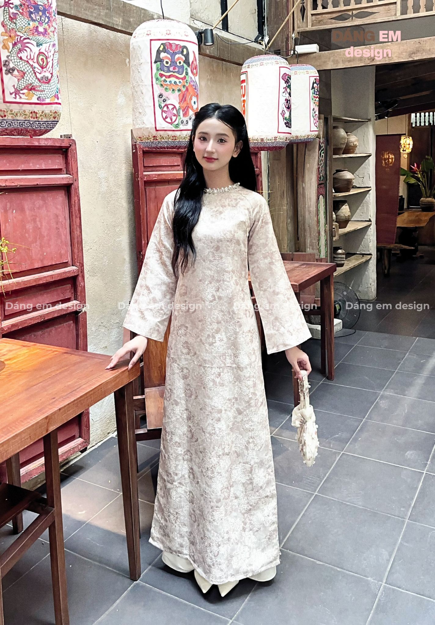 Đã tìm ra mẫu áo dài "chảnh" nhất Tết này: Mặc lên nhìn như tiểu thư tài phiệt- Ảnh 5. Đã tìm ra mẫu áo dài "chảnh" nhất Tết này: Mặc lên nhìn như tiểu thư tài phiệt- Ảnh 5.