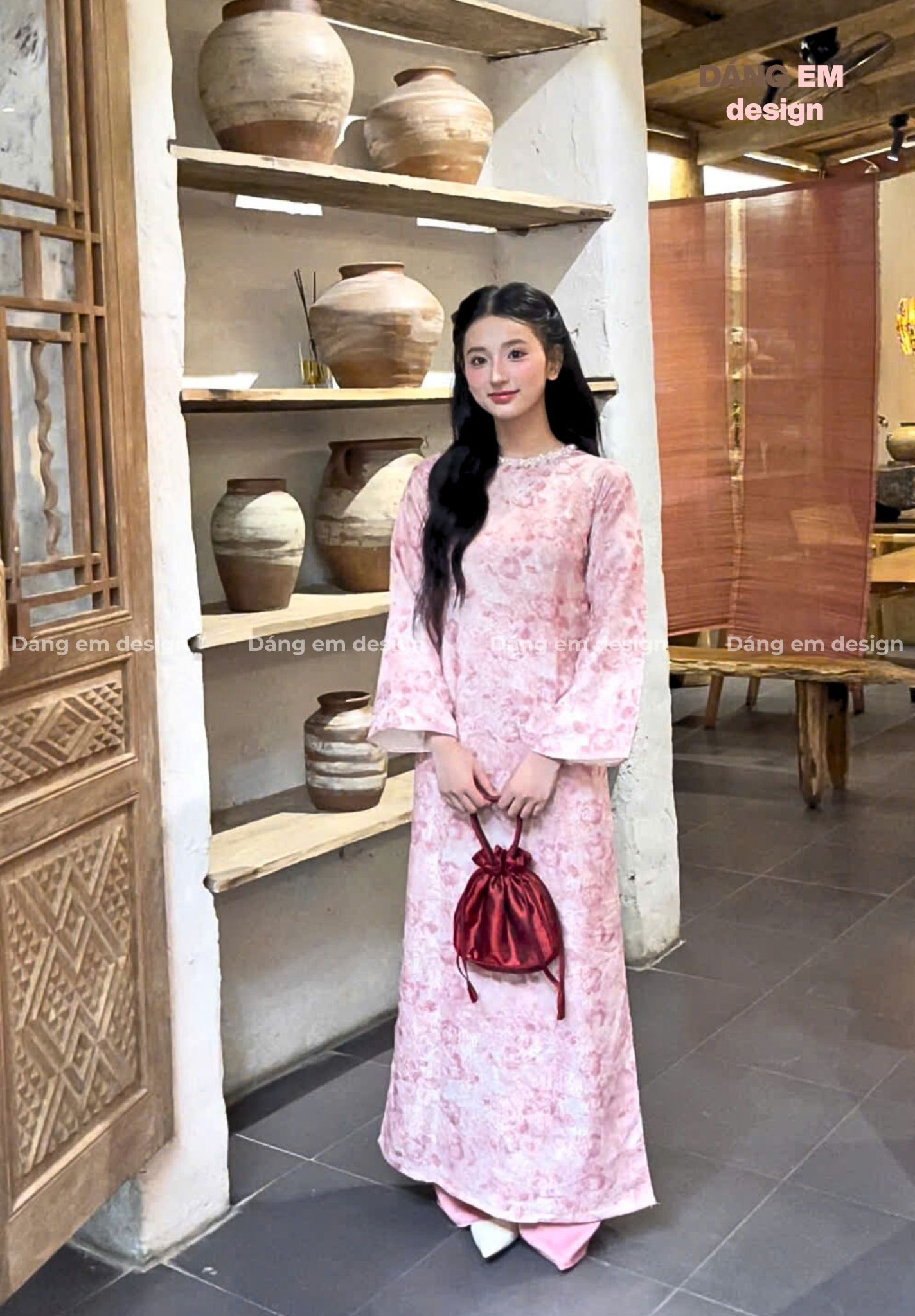 Đã tìm ra mẫu áo dài "chảnh" nhất Tết này: Mặc lên nhìn như tiểu thư tài phiệt- Ảnh 3. Đã tìm ra mẫu áo dài "chảnh" nhất Tết này: Mặc lên nhìn như tiểu thư tài phiệt- Ảnh 3.