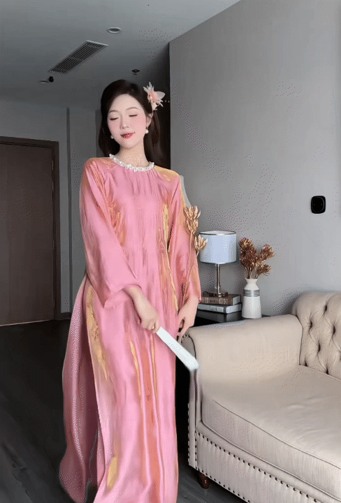 Đã tìm ra mẫu áo dài "chảnh" nhất Tết này: Mặc lên nhìn như tiểu thư tài phiệt- Ảnh 10. Đã tìm ra mẫu áo dài "chảnh" nhất Tết này: Mặc lên nhìn như tiểu thư tài phiệt- Ảnh 10.