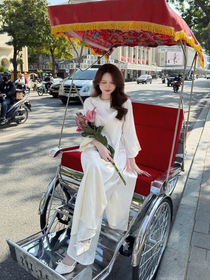 Đã tìm ra mẫu áo dài "chảnh" nhất Tết này: Mặc lên nhìn như tiểu thư tài phiệt- Ảnh 13. Đã tìm ra mẫu áo dài "chảnh" nhất Tết này: Mặc lên nhìn như tiểu thư tài phiệt- Ảnh 13.