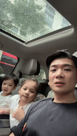 "Cậu ấm cô chiêu" nhà bầu Hiển-cháu Đỗ Mỹ Linh học trường quốc tế 700 triệu/năm, nói tiếng Anh như Tây gây sốt MXH- Ảnh 1. "Cậu ấm cô chiêu" nhà bầu Hiển-cháu Đỗ Mỹ Linh học trường quốc tế 700 triệu/năm, nói tiếng Anh như Tây gây sốt MXH- Ảnh 1.