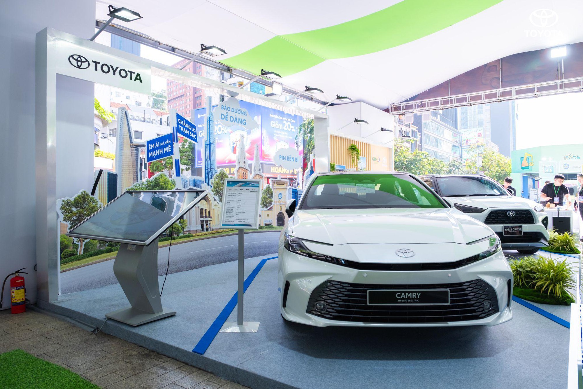 Đón Tết rộn ràng với ưu đãi “kép”, tiết kiệm tới 150 triệu đồng khi mua xe Toyota Hybrid Electric- Ảnh 1. Đón Tết rộn ràng với ưu đãi “kép”, tiết kiệm tới 150 triệu đồng khi mua xe Toyota Hybrid Electric- Ảnh 1.