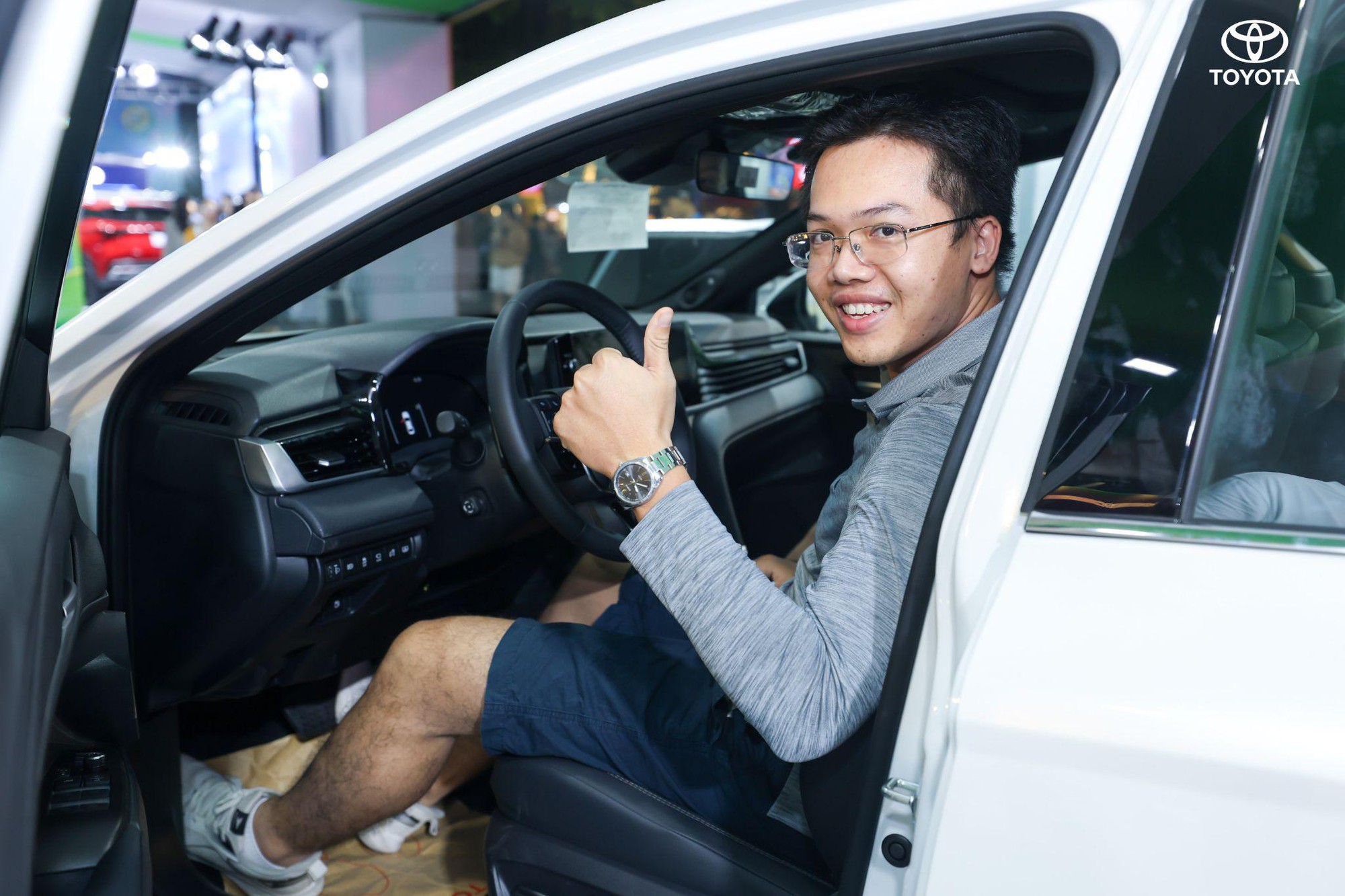 Đón Tết rộn ràng với ưu đãi “kép”, tiết kiệm tới 150 triệu đồng khi mua xe Toyota Hybrid Electric- Ảnh 2. Đón Tết rộn ràng với ưu đãi “kép”, tiết kiệm tới 150 triệu đồng khi mua xe Toyota Hybrid Electric- Ảnh 2.