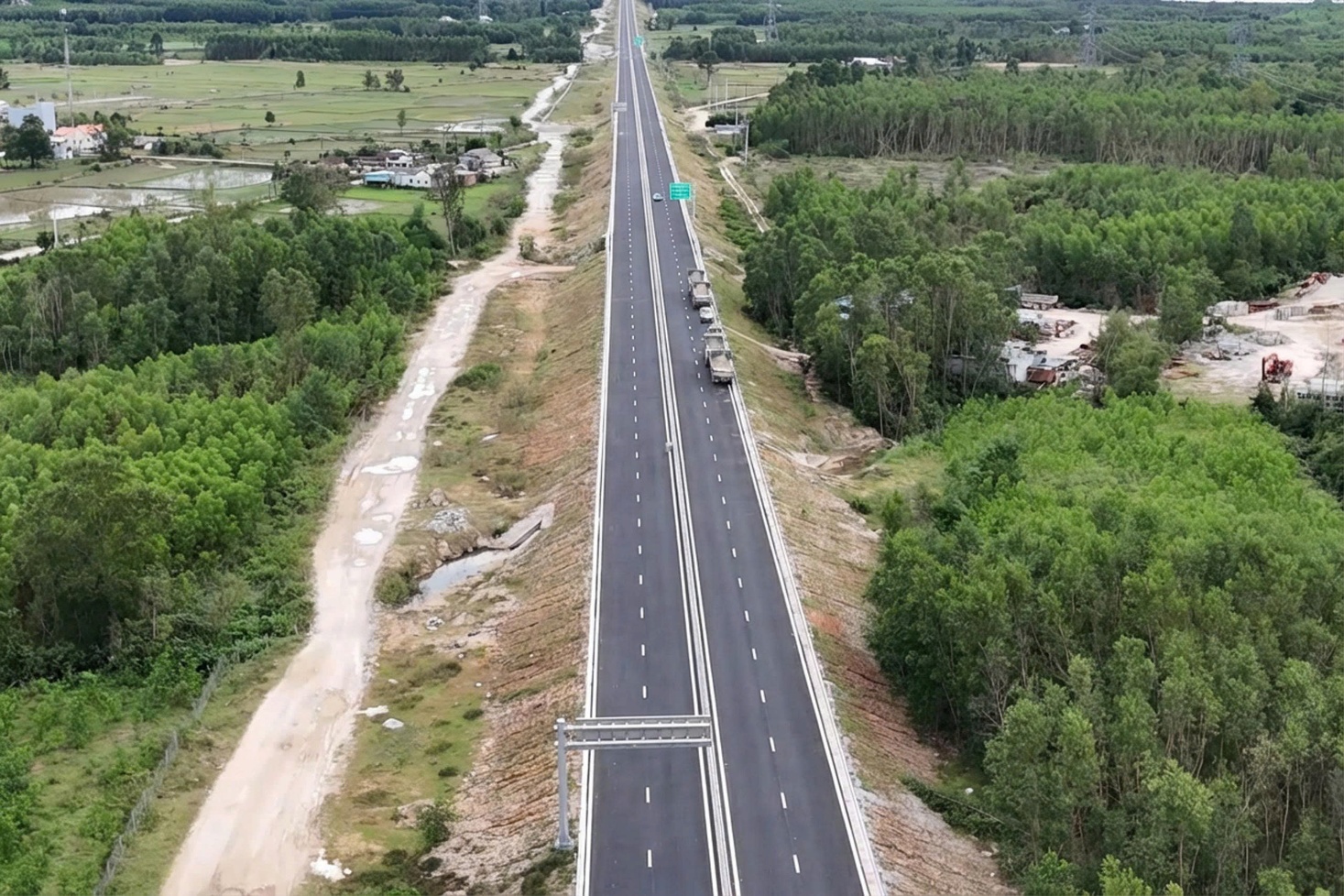 Dự án lớn nhất cao tốc Bắc - Nam do liên danh Đèo Cả thực hiện về đích trước 8 tháng- Ảnh 2. Dự án lớn nhất cao tốc Bắc - Nam do liên danh Đèo Cả thực hiện về đích trước 8 tháng- Ảnh 2.