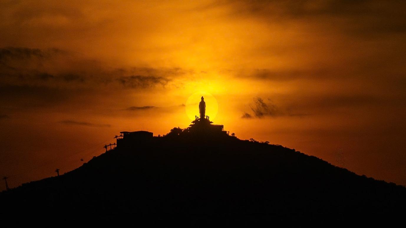 Sốt rần rần khoảnh khắc hoàng hôn đẹp siêu thực tại núi Bà Đen, Tây Ninh- Ảnh 4.