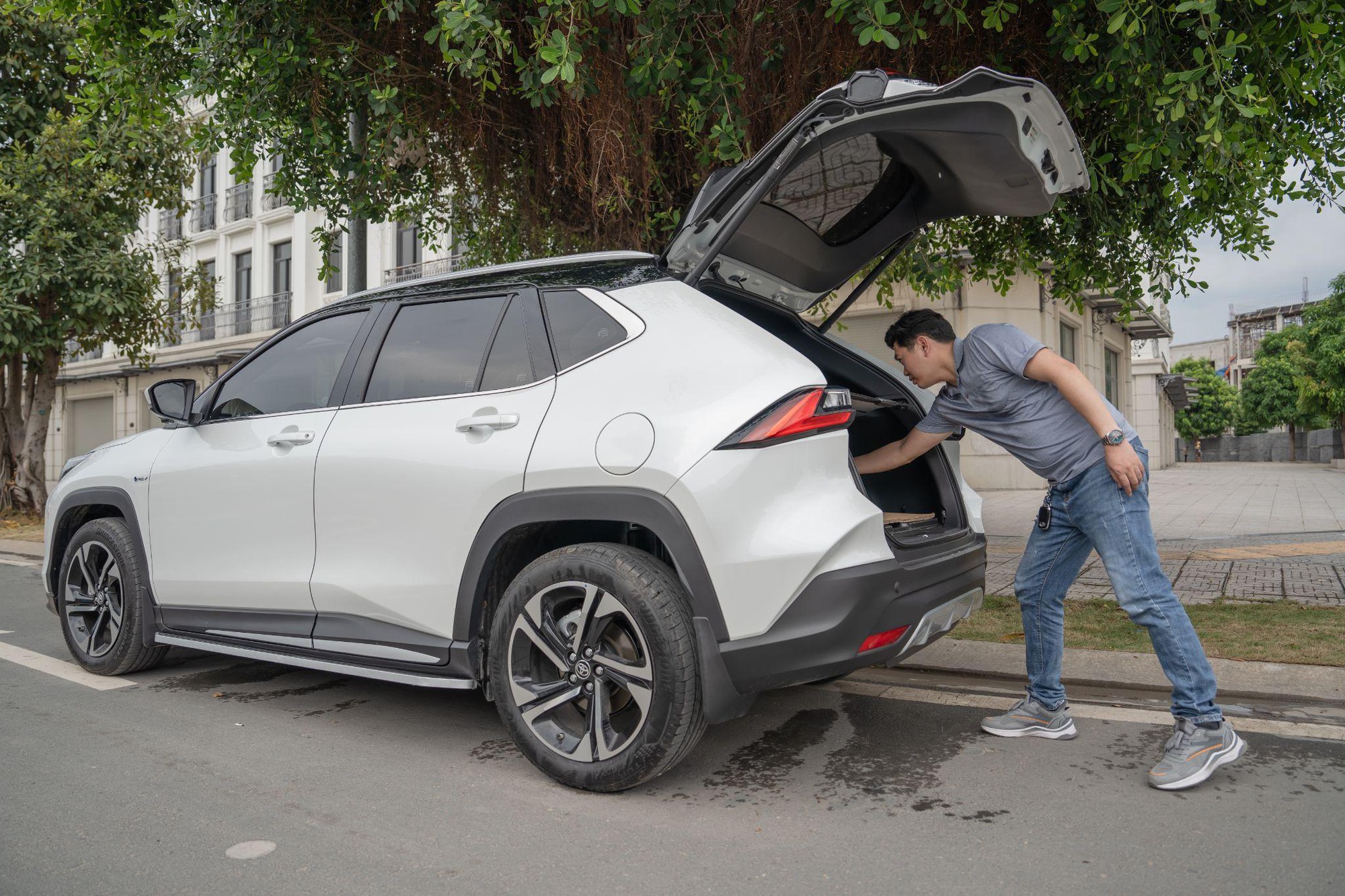 Đón Tết rộn ràng với ưu đãi “kép”, tiết kiệm tới 150 triệu đồng khi mua xe Toyota Hybrid Electric- Ảnh 4. Đón Tết rộn ràng với ưu đãi “kép”, tiết kiệm tới 150 triệu đồng khi mua xe Toyota Hybrid Electric- Ảnh 4.