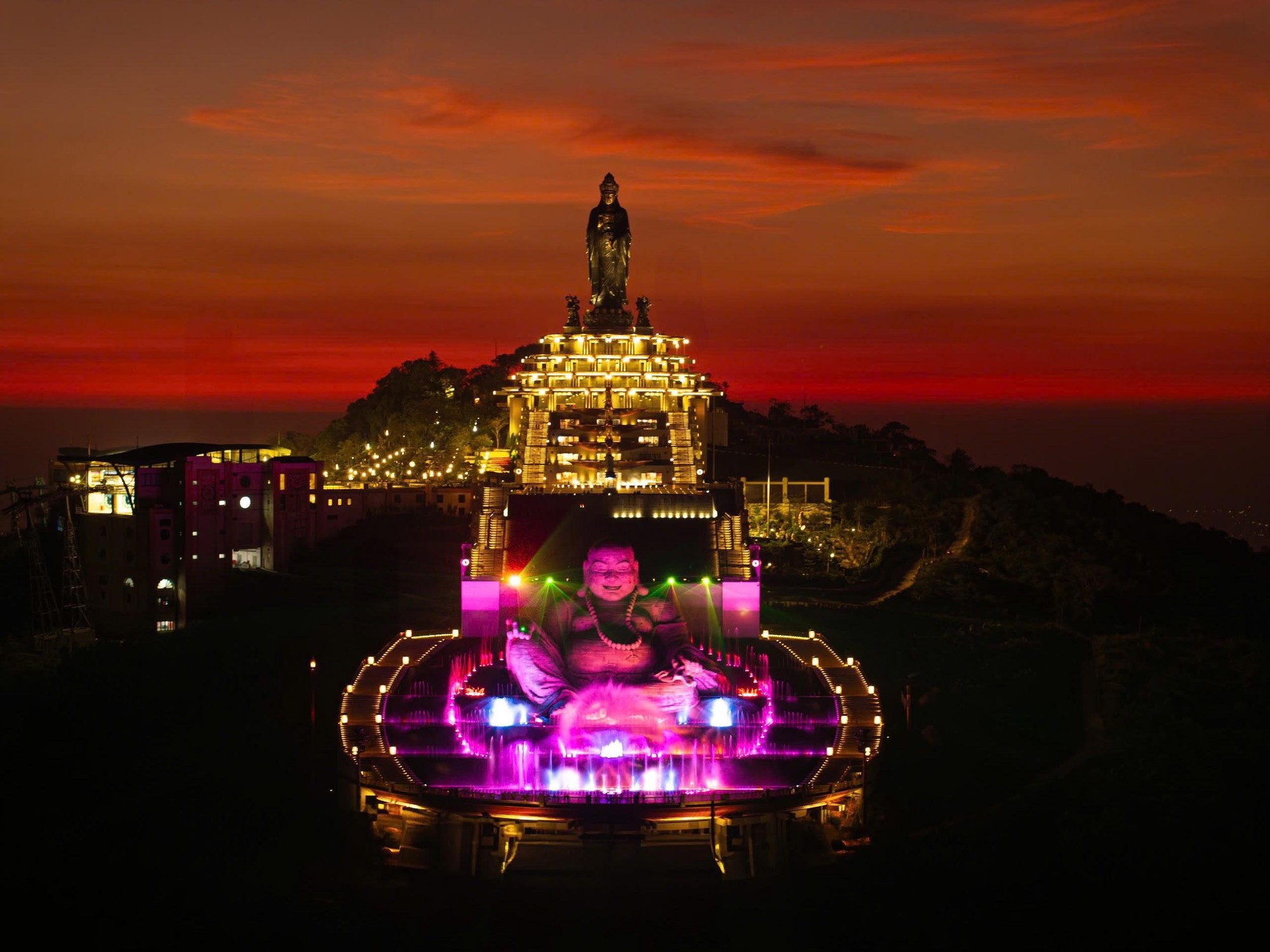 Sốt rần rần khoảnh khắc hoàng hôn đẹp siêu thực tại núi Bà Đen, Tây Ninh- Ảnh 10.