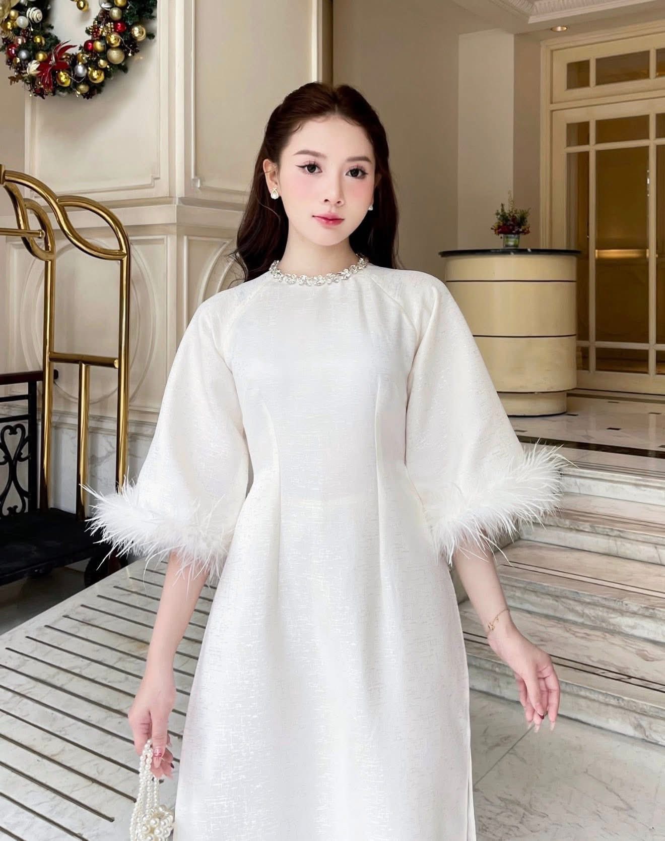 Đã tìm ra mẫu áo dài "chảnh" nhất Tết này: Mặc lên nhìn như tiểu thư tài phiệt- Ảnh 11. Đã tìm ra mẫu áo dài "chảnh" nhất Tết này: Mặc lên nhìn như tiểu thư tài phiệt- Ảnh 11.