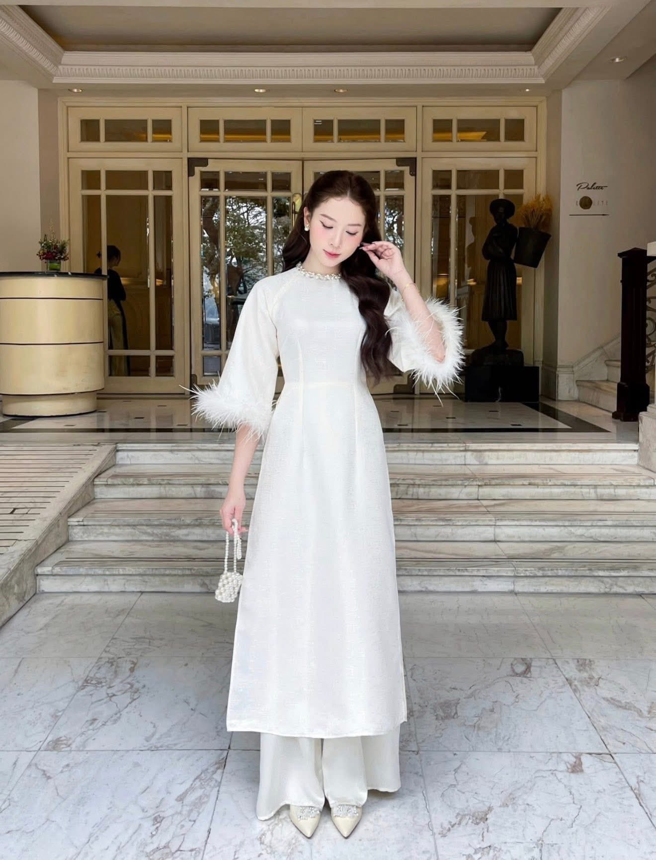 Đã tìm ra mẫu áo dài "chảnh" nhất Tết này: Mặc lên nhìn như tiểu thư tài phiệt- Ảnh 12. Đã tìm ra mẫu áo dài "chảnh" nhất Tết này: Mặc lên nhìn như tiểu thư tài phiệt- Ảnh 12.