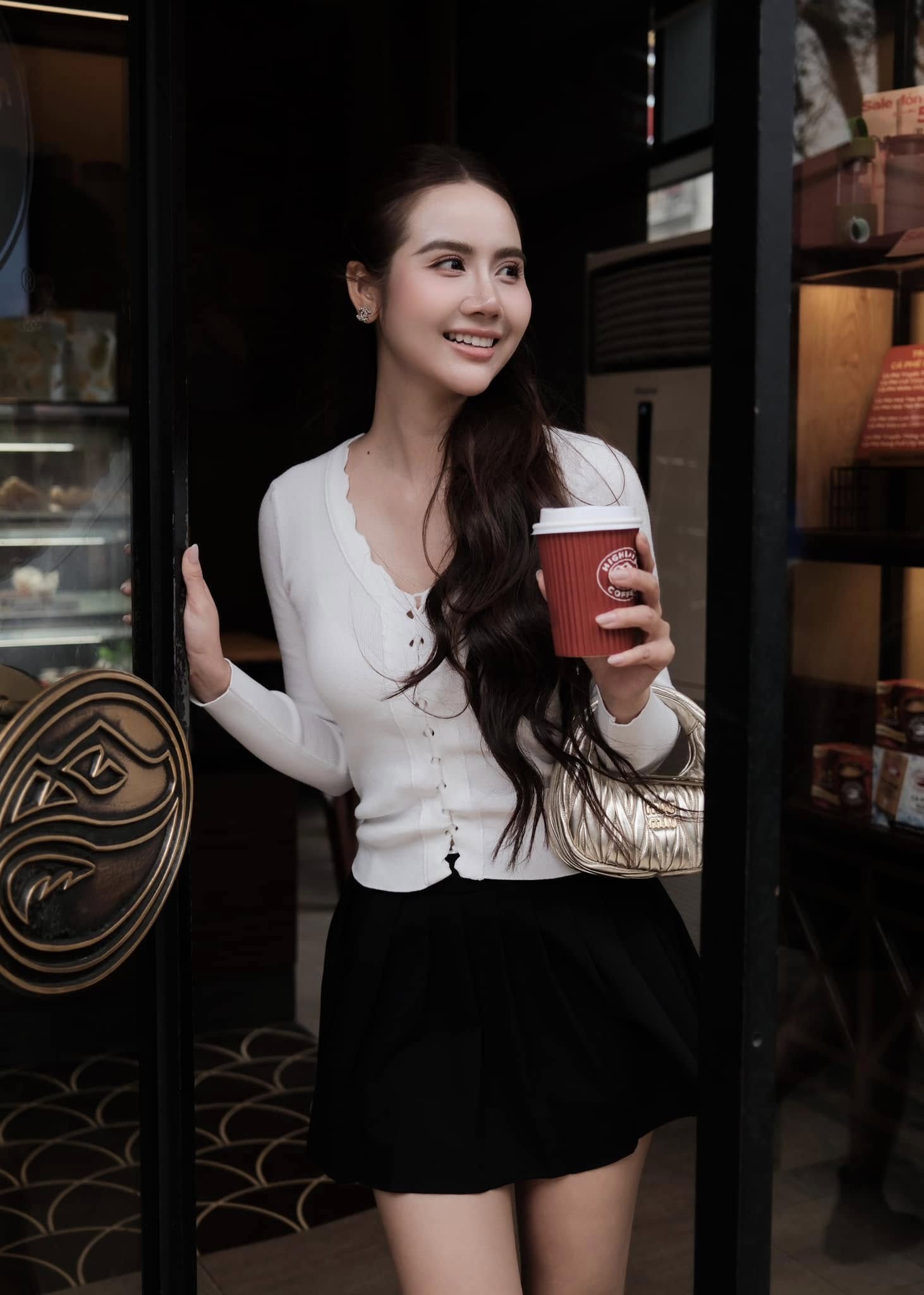 Style mùa đông của Huyền Lizzie gói gọn trong 4 chữ: Đơn giản mà sang!- Ảnh 7.