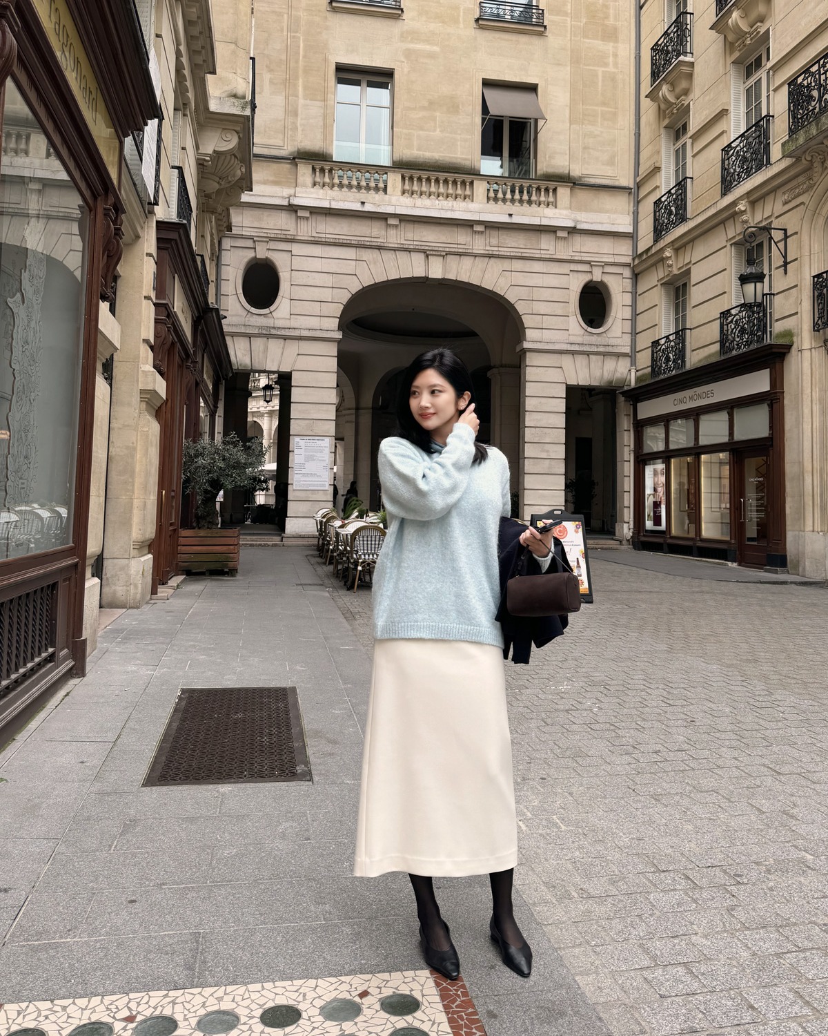 5 mẫu chân váy hack tuổi tốt nhất, đã vậy còn rất sang- Ảnh 8. 5 mẫu chân váy hack tuổi tốt nhất, đã vậy còn rất sang- Ảnh 8.