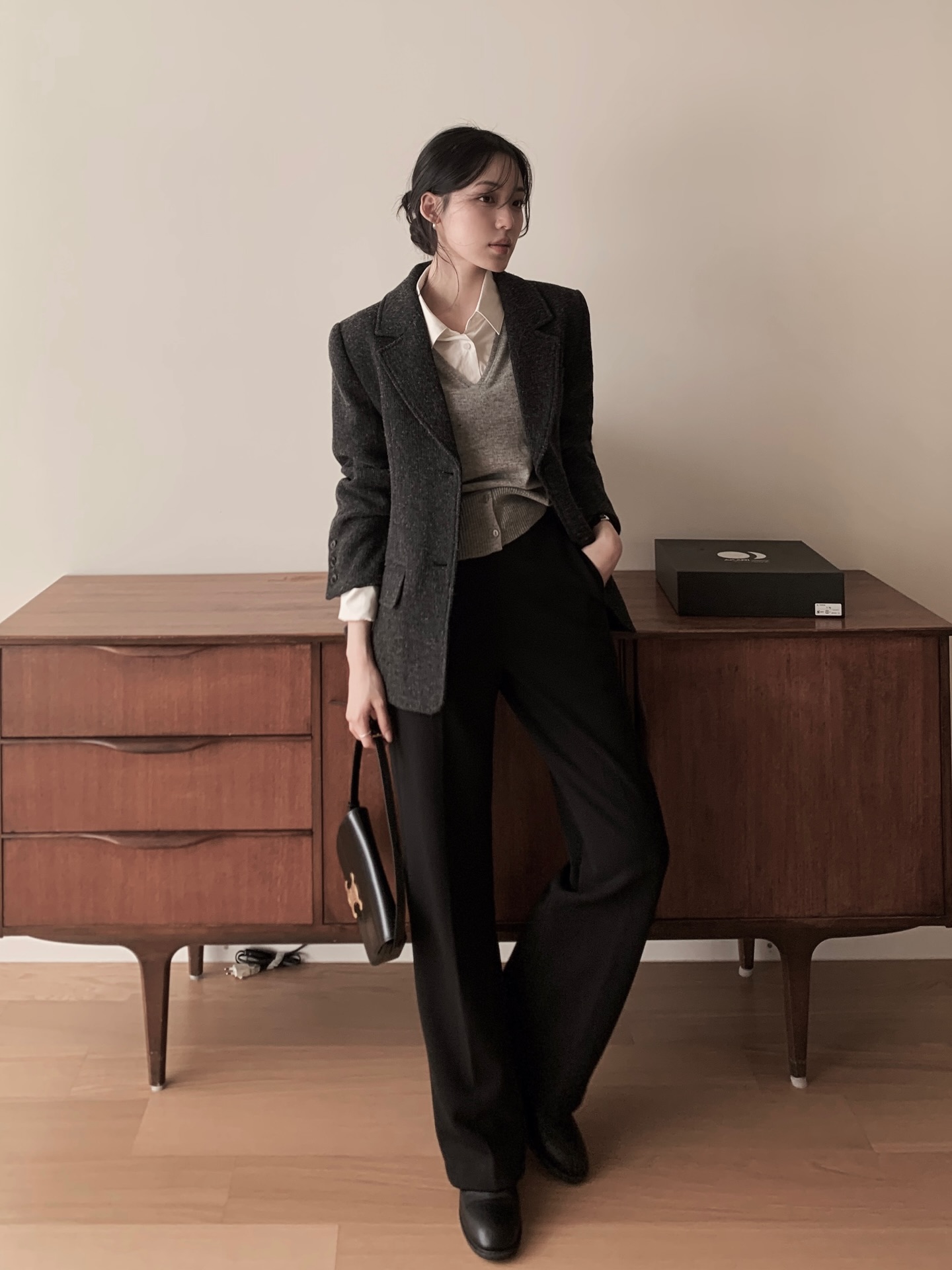 5 item công sở không bao giờ lỗi mốt, càng thích mặc đồ đơn giản càng nên có- Ảnh 8. 5 item công sở không bao giờ lỗi mốt, càng thích mặc đồ đơn giản càng nên có- Ảnh 8.