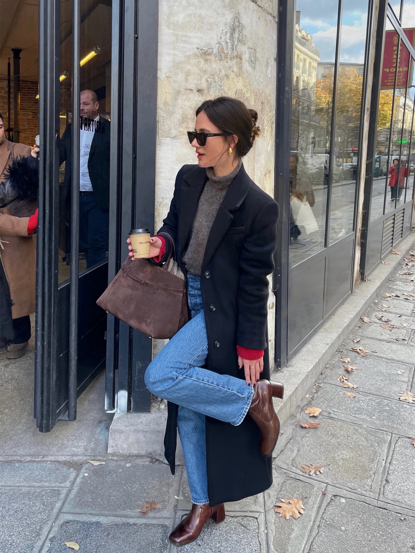 5 mẫu giày được phụ nữ Pháp mix cùng quần jeans: Sành điệu và sang tới độ hoàn hảo- Ảnh 1. 5 mẫu giày được phụ nữ Pháp mix cùng quần jeans: Sành điệu và sang tới độ hoàn hảo- Ảnh 1.