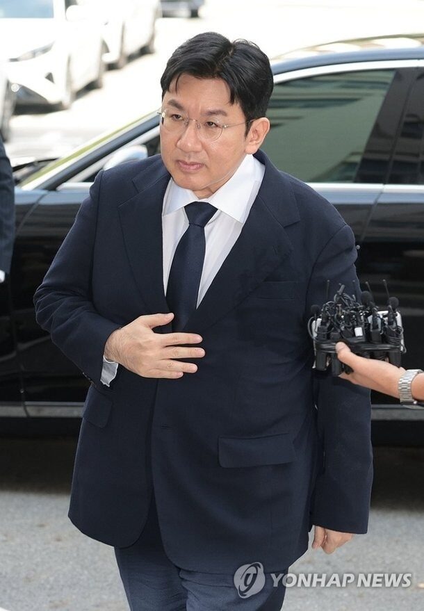 Rộ "thuyết âm mưu" Jungkook (BTS) hẹn hò mỹ nhân aespa để che giấu điều đen tối này?- Ảnh 2. Rộ "thuyết âm mưu" Jungkook (BTS) hẹn hò mỹ nhân aespa để che giấu điều đen tối này?- Ảnh 2.