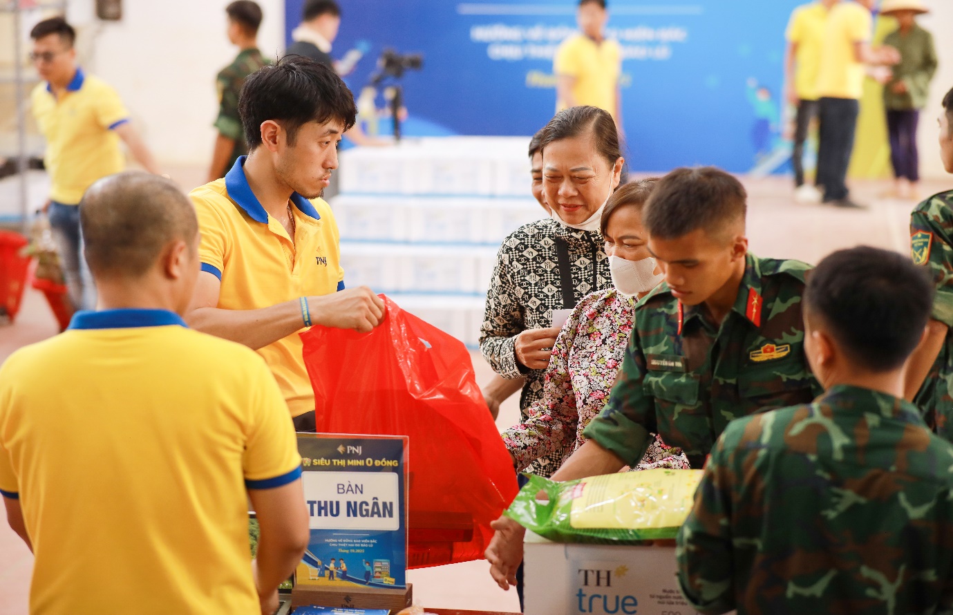 PNJ được vinh danh Ngôi sao CSI các doanh nghiệp bền vững- Ảnh 2. PNJ được vinh danh Ngôi sao CSI các doanh nghiệp bền vững- Ảnh 2.