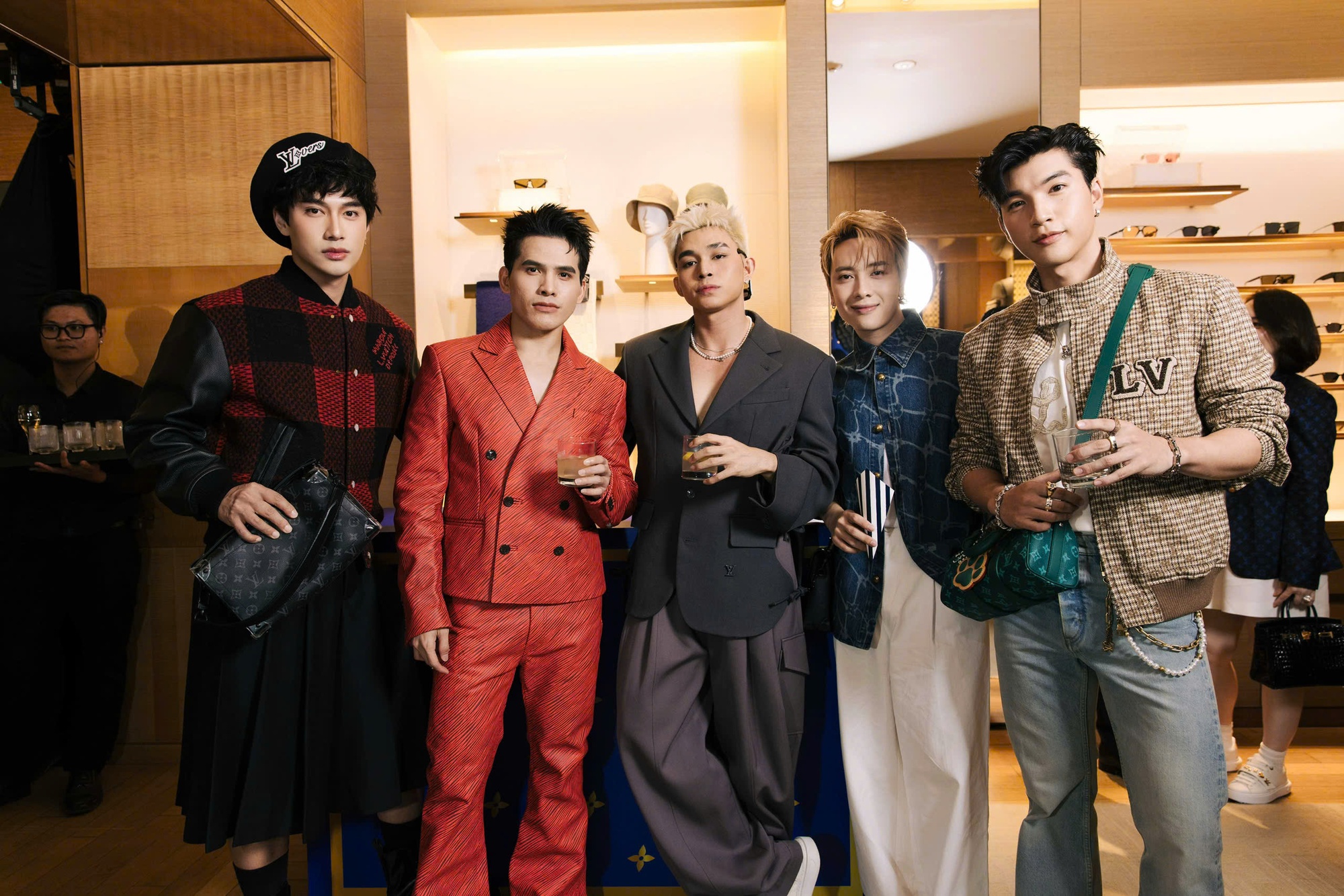 Từng có đêm tiệc quy tụ dàn sao khủng nhất Vbiz, HIEUTHUHAI và nhiều cái tên hứa hẹn đang ngầm xác nhận đêm thứ 2?- Ảnh 3. Từng có đêm tiệc quy tụ dàn sao khủng nhất Vbiz, HIEUTHUHAI và nhiều cái tên hứa hẹn đang ngầm xác nhận đêm thứ 2?- Ảnh 3.