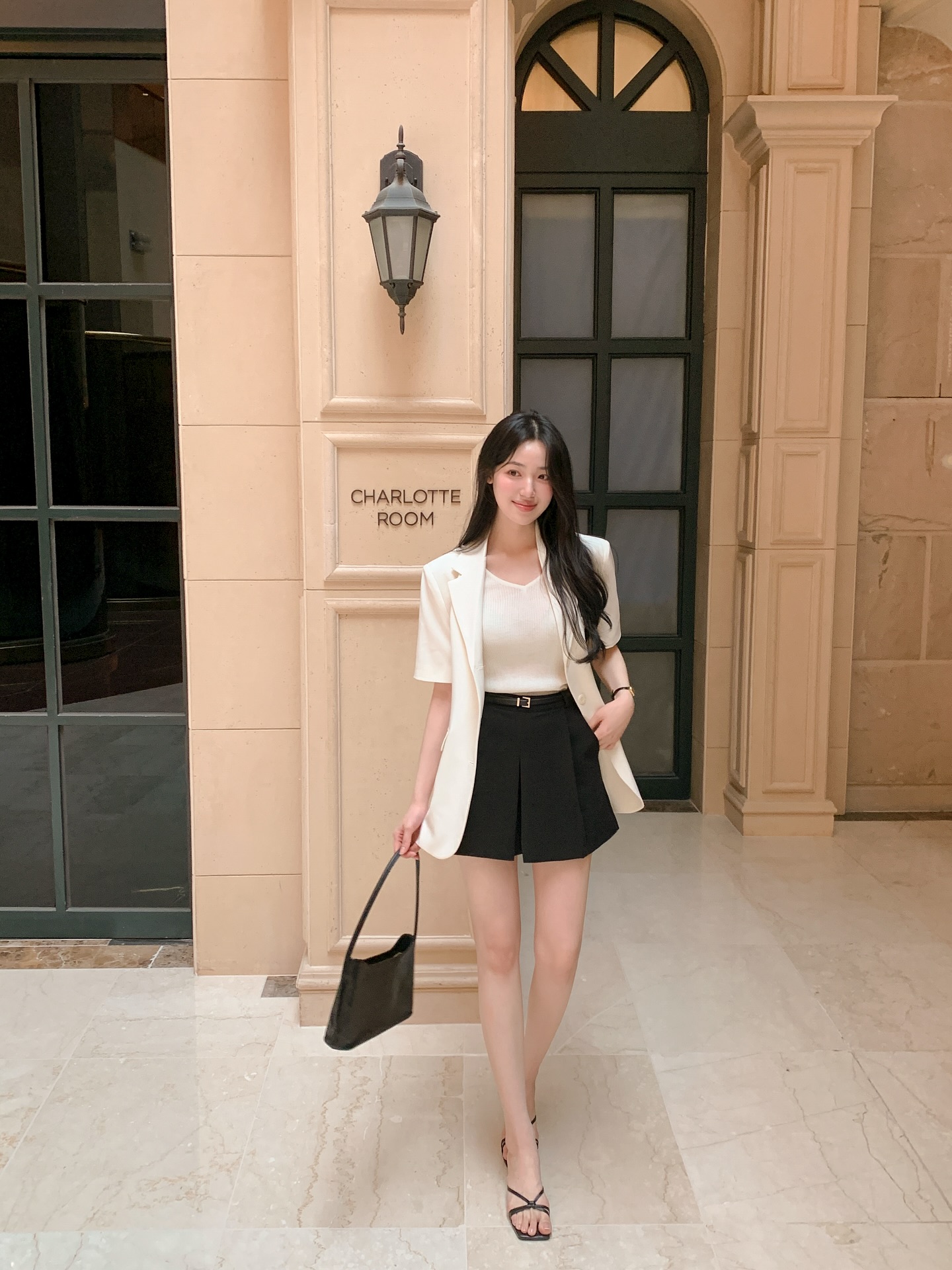 Chị em chỉ cần có đúng 3 đôi giày cao gót để sành điệu từ công sở ra phố- Ảnh 11.