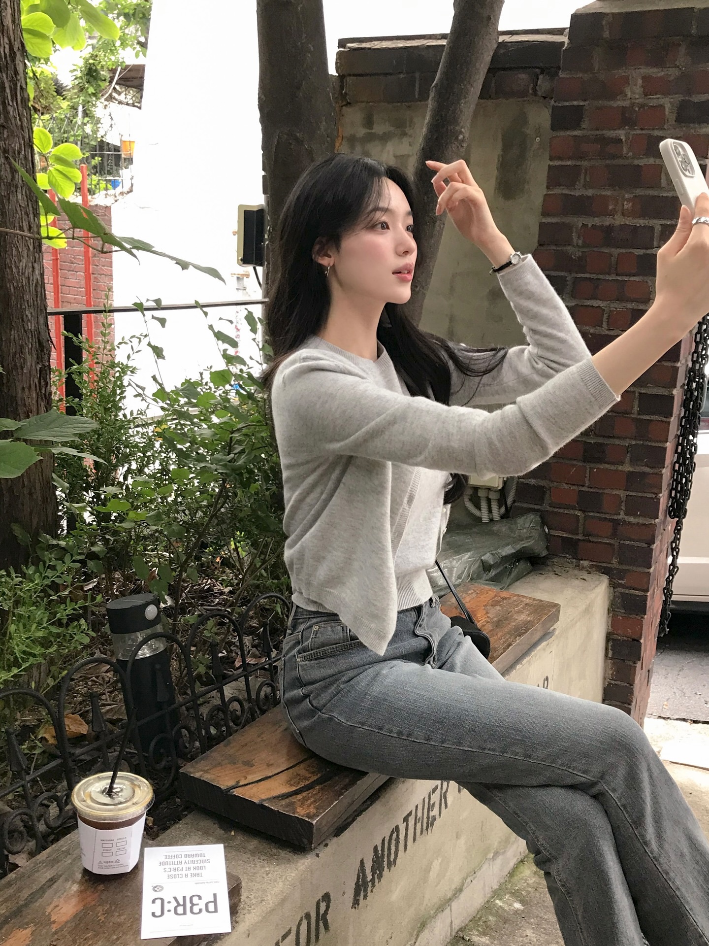 5 kiểu áo khoác kết hợp với quần jeans là đẹp nhất- Ảnh 13. 5 kiểu áo khoác kết hợp với quần jeans là đẹp nhất- Ảnh 13.