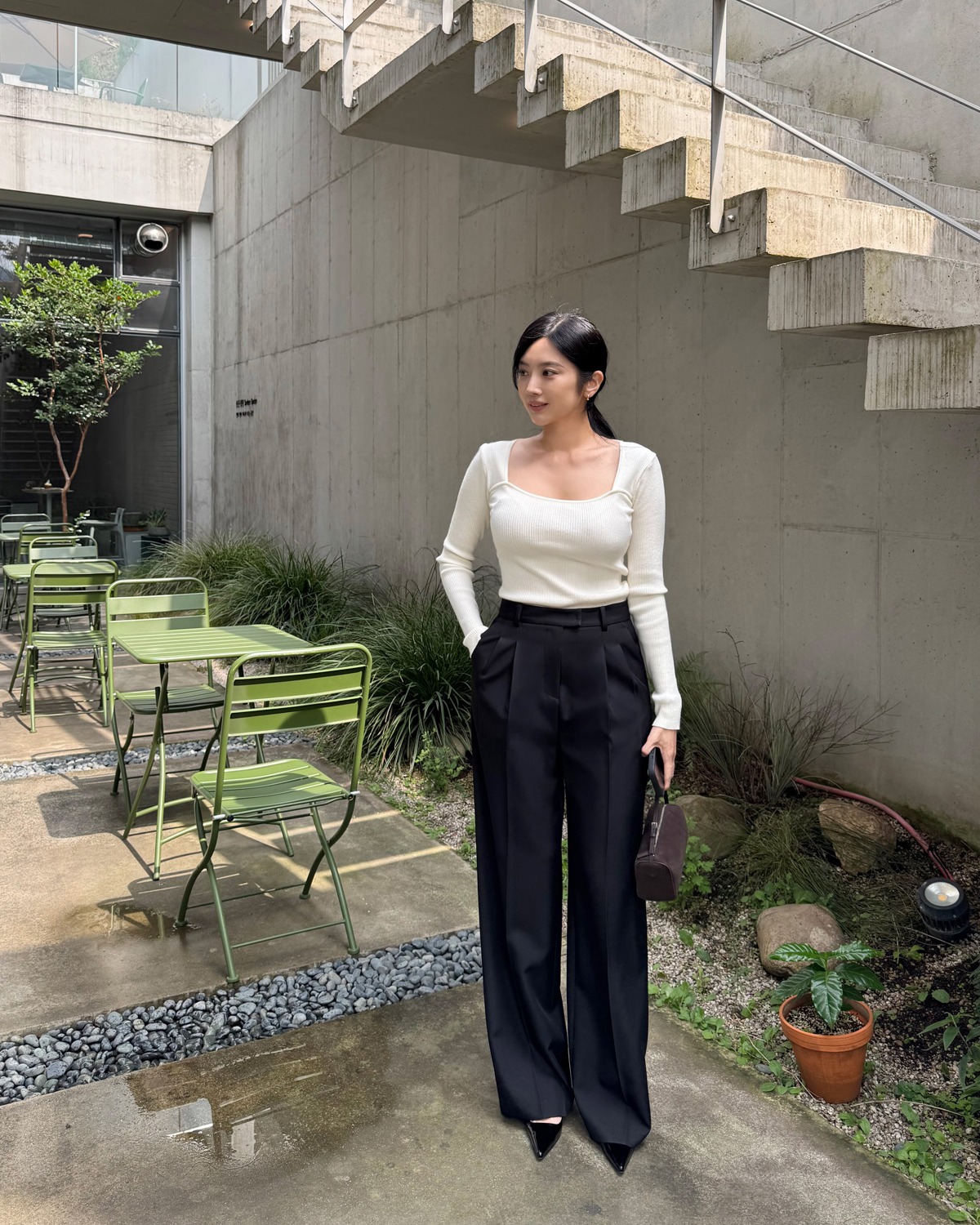 Phụ nữ Hàn có 4 cách mặc áo len đơn giản vô cùng, nhưng rất sành điệu- Ảnh 9. Phụ nữ Hàn có 4 cách mặc áo len đơn giản vô cùng, nhưng rất sành điệu- Ảnh 9.