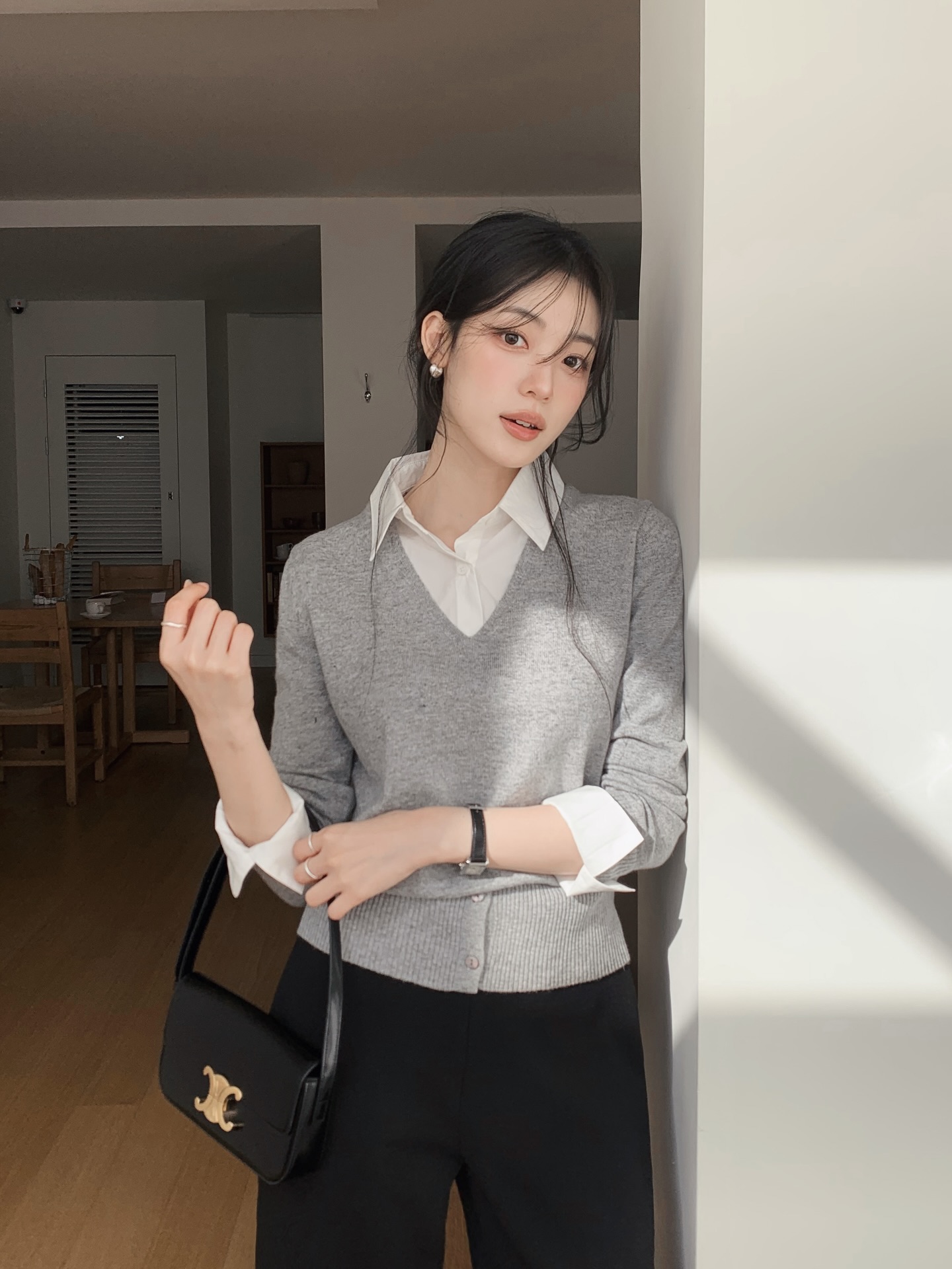 Giờ sắm gì để sang năm 2026 mặc vẫn đẹp: 5 gợi ý không thể xuất sắc hơn- Ảnh 2. Giờ sắm gì để sang năm 2026 mặc vẫn đẹp: 5 gợi ý không thể xuất sắc hơn- Ảnh 2.