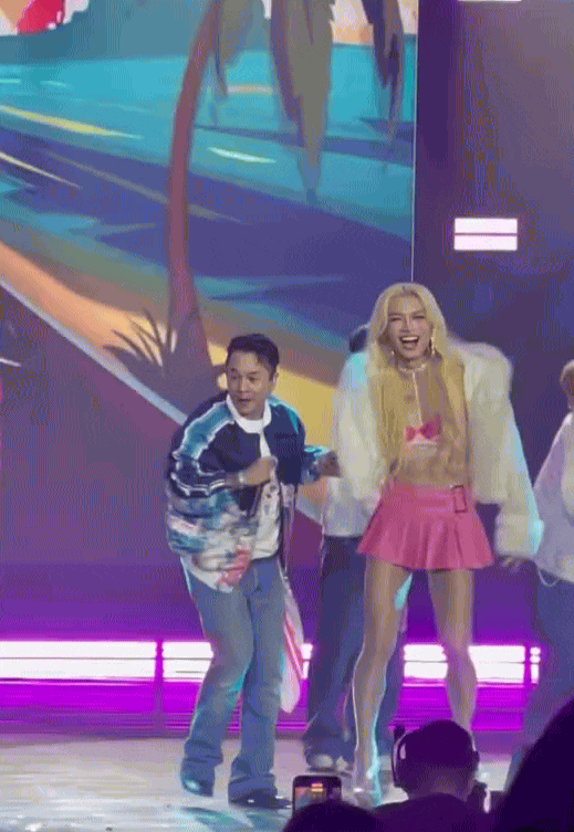 Phát hiện “mỹ nhân” khiến Binz mất tập trung, hoảng hốt không thể rap nổi!- Ảnh 5. Phát hiện “mỹ nhân” khiến Binz mất tập trung, hoảng hốt không thể rap nổi!- Ảnh 5.