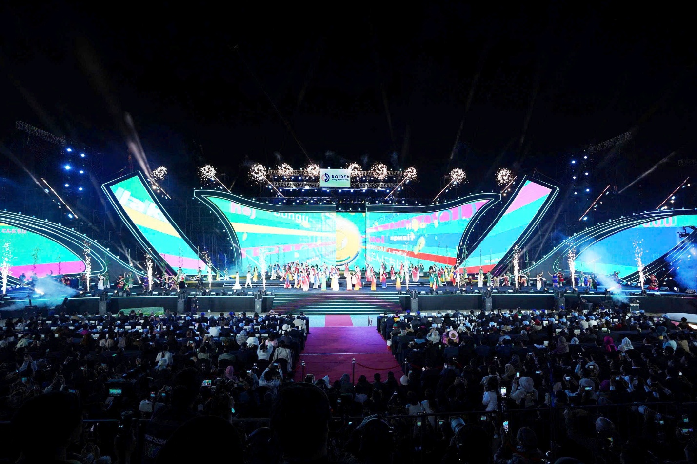 Khai mạc lễ hội Trà Quốc tế, nhiều kỷ lục được vinh danh- Ảnh 2. Khai mạc lễ hội Trà Quốc tế, nhiều kỷ lục được vinh danh- Ảnh 2.