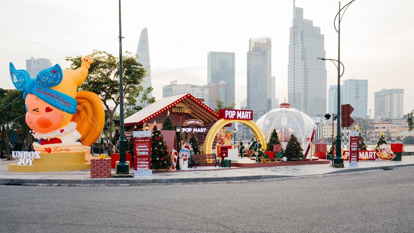 “Unbox Joy” – Không gian Giáng Sinh nghệ thuật giữa lòng TP. Hồ Chí Minh- Ảnh 1. “Unbox Joy” – Không gian Giáng Sinh nghệ thuật giữa lòng TP. Hồ Chí Minh- Ảnh 1.