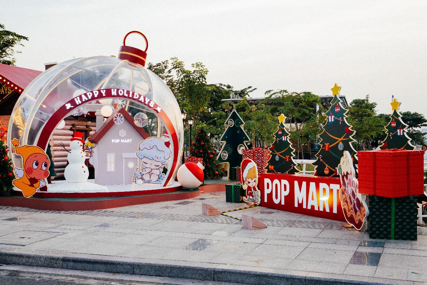 “Unbox Joy” – Không gian Giáng Sinh nghệ thuật giữa lòng TP. Hồ Chí Minh- Ảnh 3. “Unbox Joy” – Không gian Giáng Sinh nghệ thuật giữa lòng TP. Hồ Chí Minh- Ảnh 3.