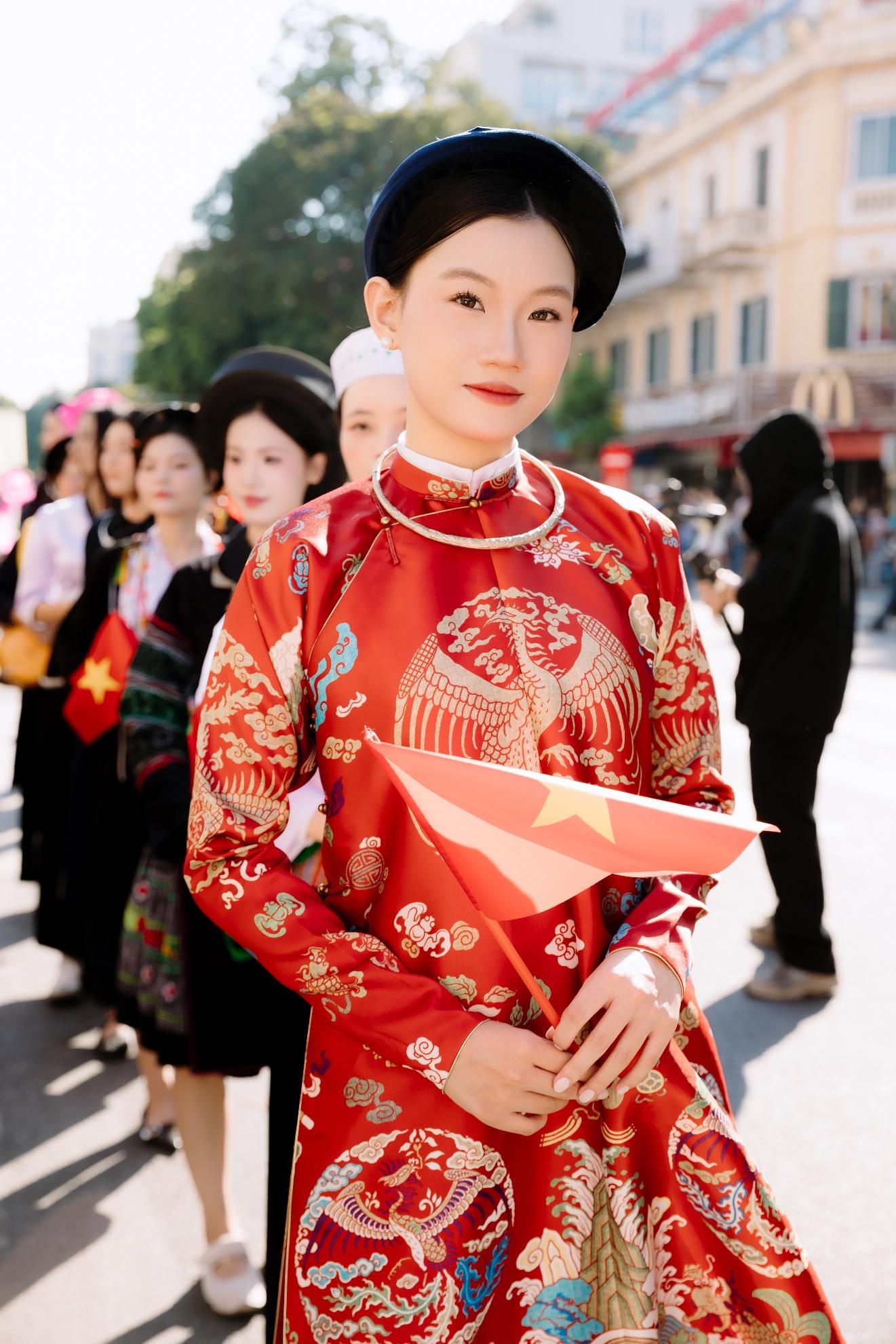 Giới trẻ “lên đồ” rần rần: Sự kiện văn hóa nào của Bảo Tín Mạnh Hải đang gây sốt?- Ảnh 5. Giới trẻ “lên đồ” rần rần: Sự kiện văn hóa nào của Bảo Tín Mạnh Hải đang gây sốt?- Ảnh 5.