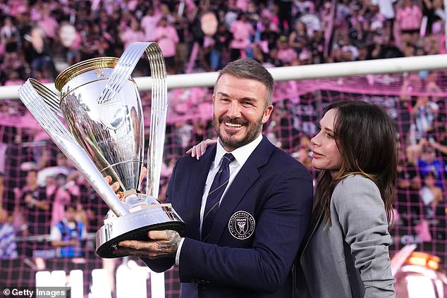 Nhà Beckham rạng rỡ ăn mừng cúp vô địch của Messi và Inter Miami, tiểu thư Harper visual xinh đẹp chiếm spotlight- Ảnh 4. Nhà Beckham rạng rỡ ăn mừng cúp vô địch của Messi và Inter Miami, tiểu thư Harper visual xinh đẹp chiếm spotlight- Ảnh 4.