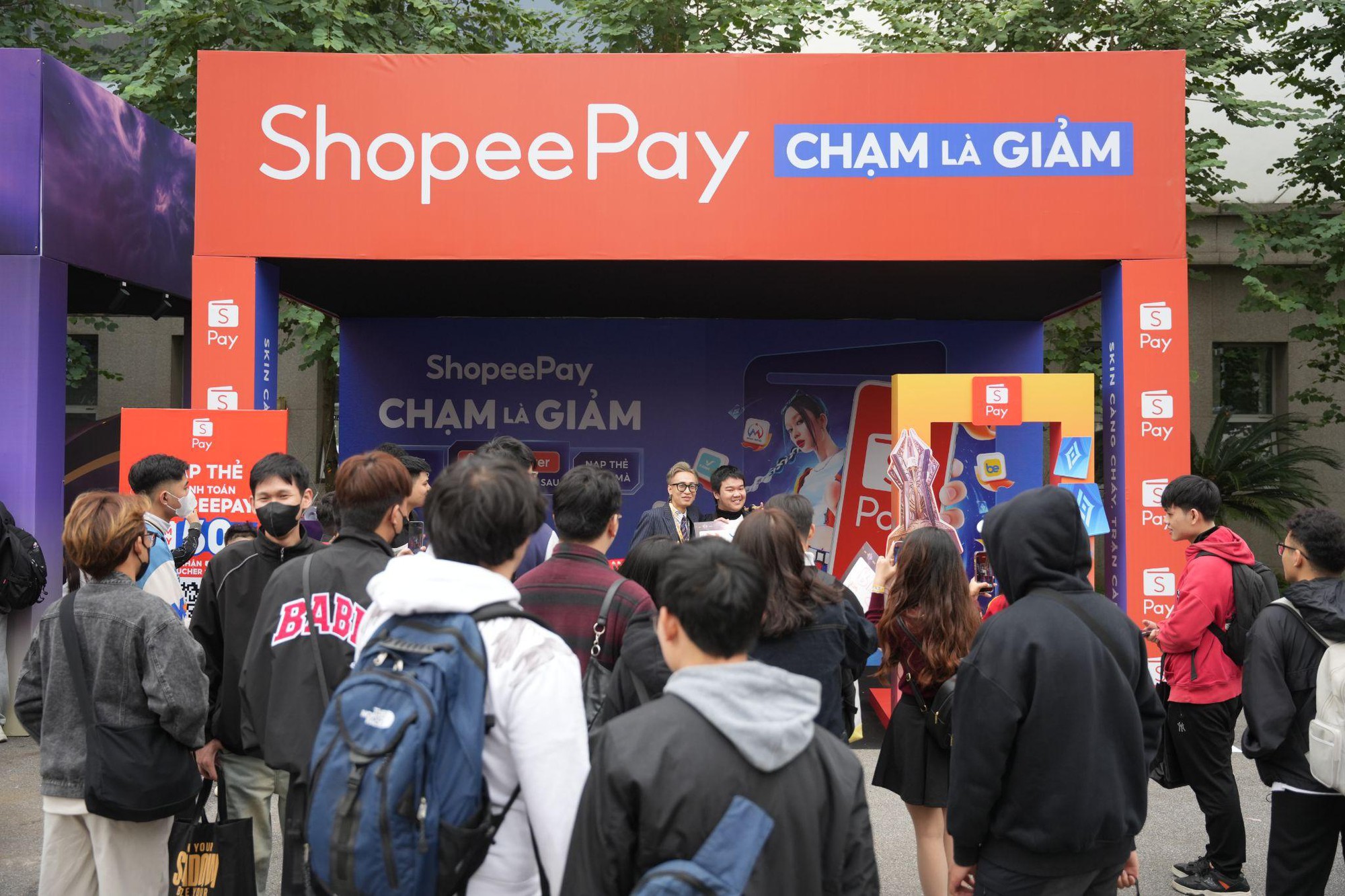 ShopeePay "gây sốt" AIC 2025: Giảm đến 50% nạp thẻ, loạt ưu đãi độc quyền cho fan Esports- Ảnh 5.