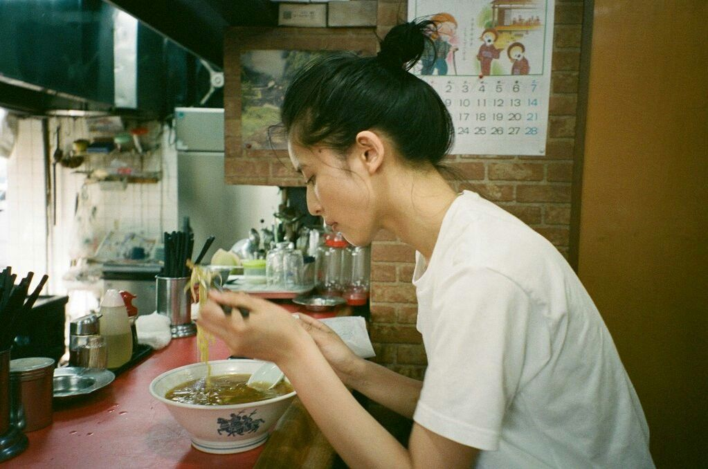 Vợ chồng bán hoa quả Hà Nội sống siêu tiết kiệm, gom từng đồng mua vàng: Có đáng đánh đổi cả niềm vui sống?- Ảnh 8. Vợ chồng bán hoa quả Hà Nội sống siêu tiết kiệm, gom từng đồng mua vàng: Có đáng đánh đổi cả niềm vui sống?- Ảnh 8.