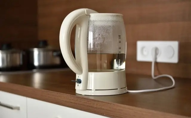 Cả đời dùng ấm siêu tốc, ai cũng nghĩ nó vô hại: Nào ngờ tiềm ẩn 4 rủi ro đe dọa sức khỏe- Ảnh 4. Cả đời dùng ấm siêu tốc, ai cũng nghĩ nó vô hại: Nào ngờ tiềm ẩn 4 rủi ro đe dọa sức khỏe- Ảnh 4.