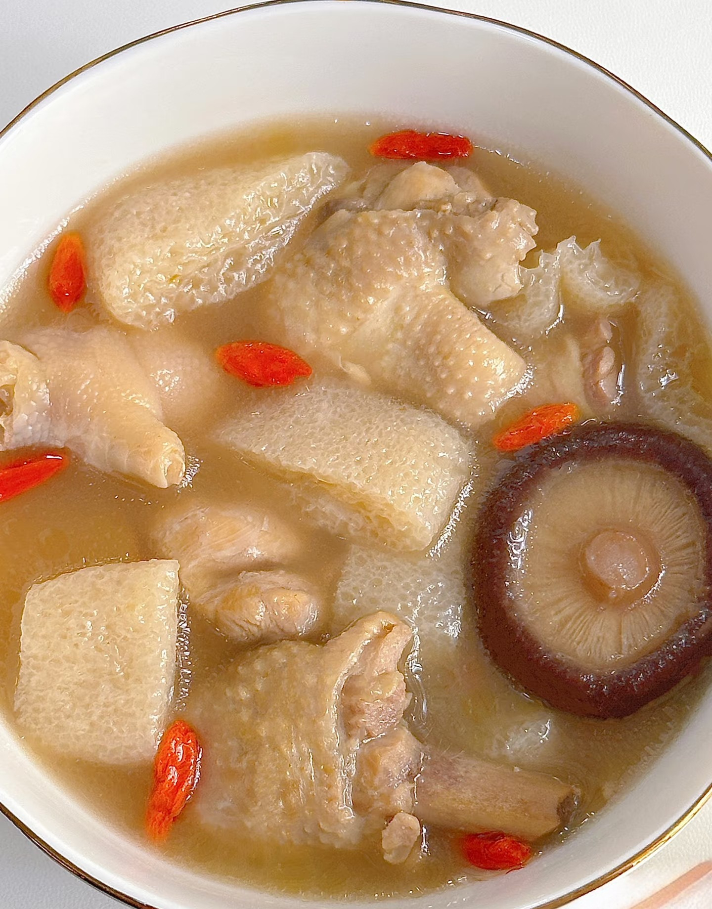 Gió mùa về, nhà nào cũng nên có nồi canh này: Vừa là "thuốc bổ" tăng đề kháng, vừa thơm ngon đến giọt cuối cùng- Ảnh 3. Gió mùa về, nhà nào cũng nên có nồi canh này: Vừa là "thuốc bổ" tăng đề kháng, vừa thơm ngon đến giọt cuối cùng- Ảnh 3.