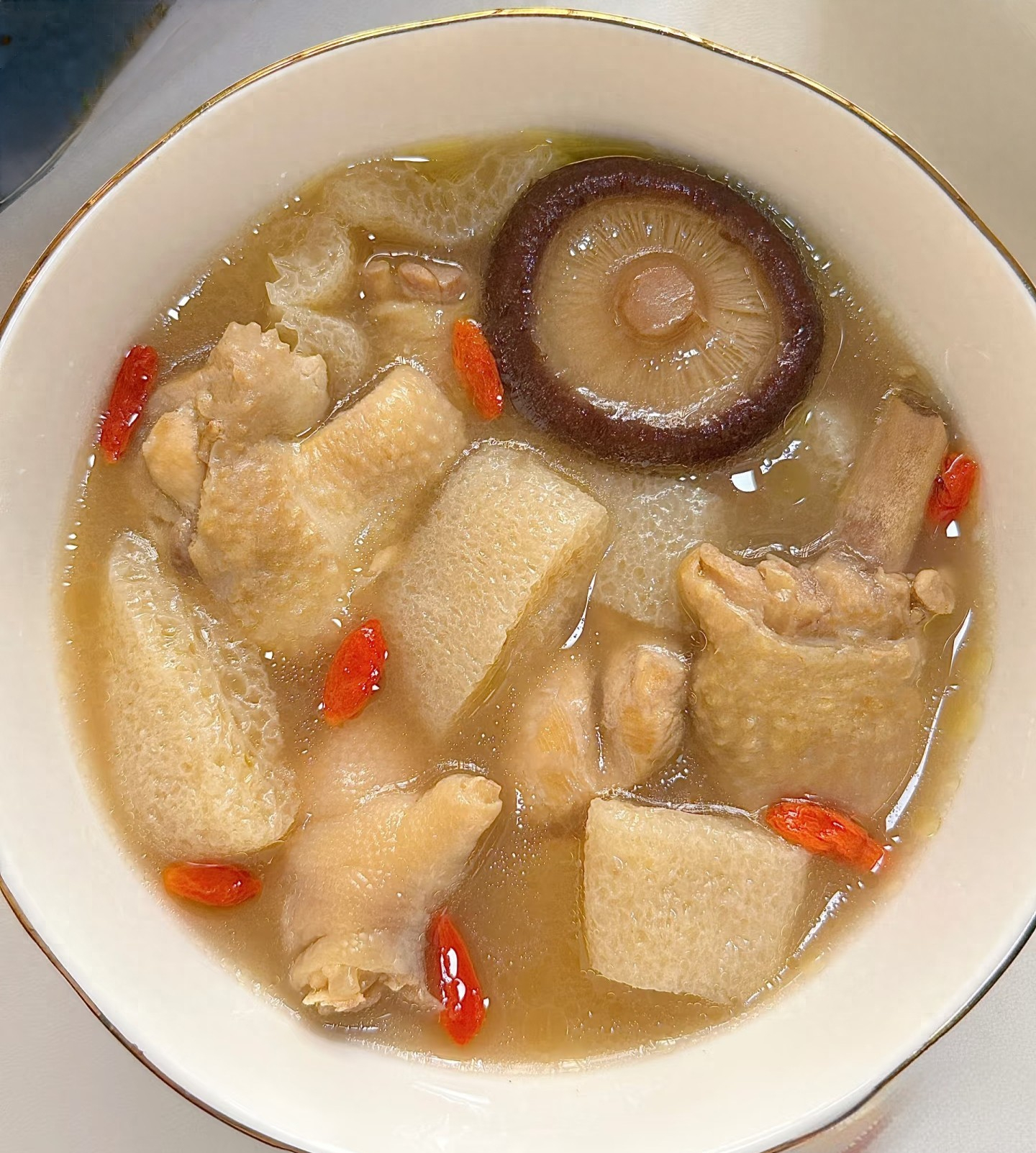 Gió mùa về, nhà nào cũng nên có nồi canh này: Vừa là "thuốc bổ" tăng đề kháng, vừa thơm ngon đến giọt cuối cùng- Ảnh 1. Gió mùa về, nhà nào cũng nên có nồi canh này: Vừa là "thuốc bổ" tăng đề kháng, vừa thơm ngon đến giọt cuối cùng- Ảnh 1.